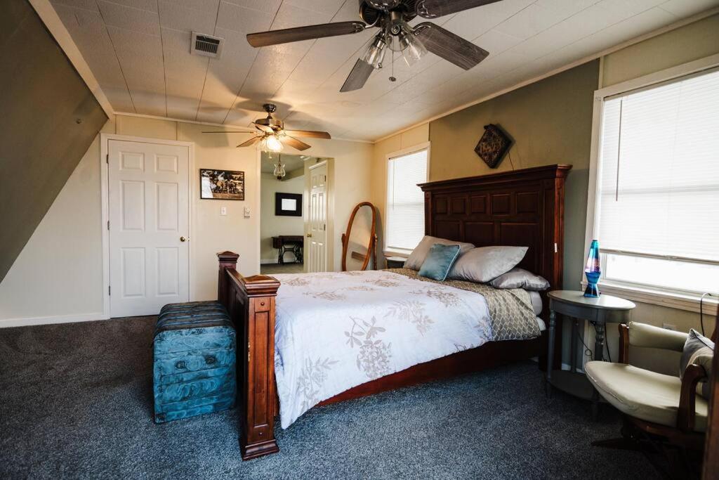 Louisiana Bundicks Lake House Country King Bed - Property Image 14