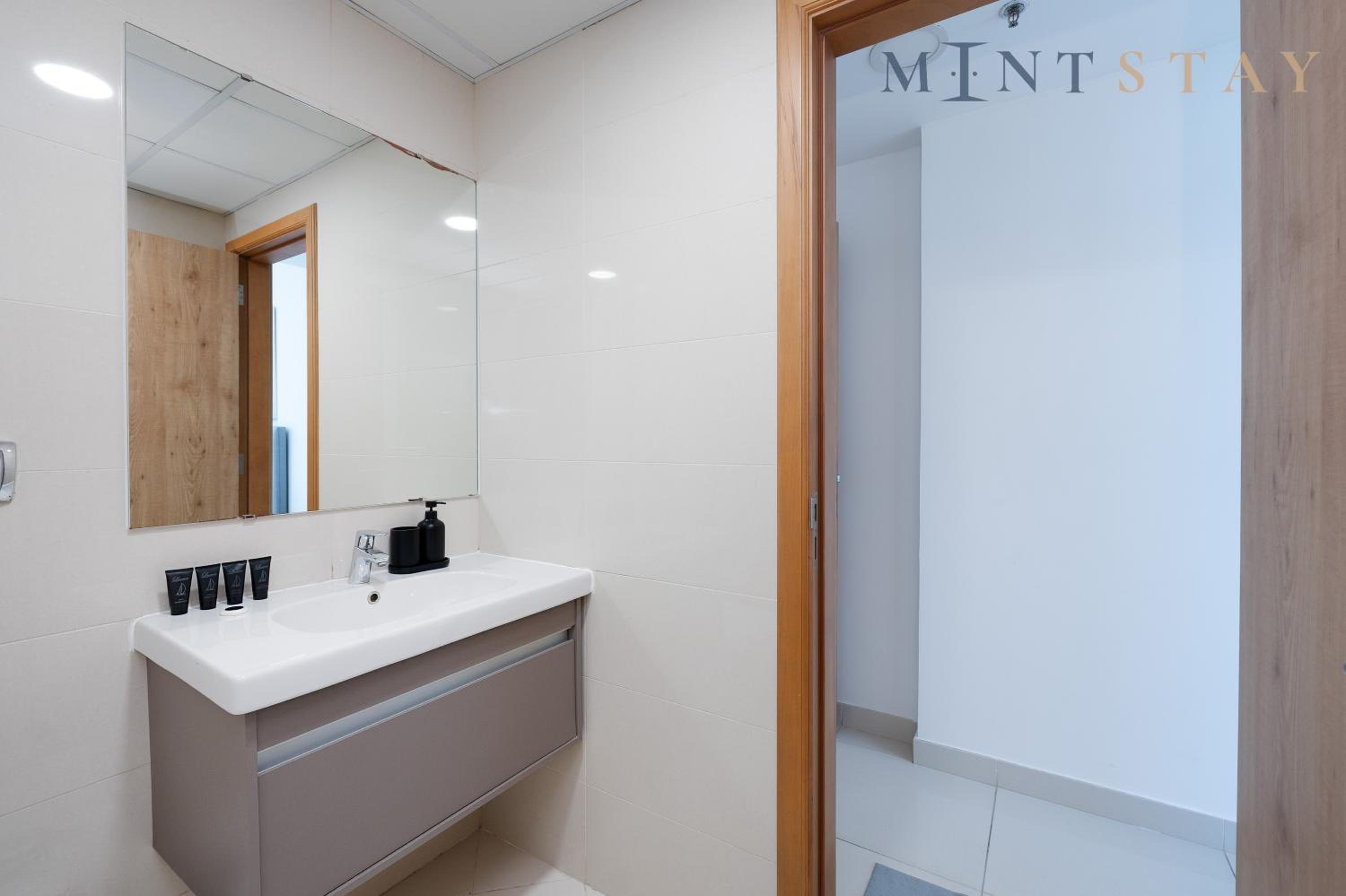 Continental Tower, Dubai Marina - Mint Stay
