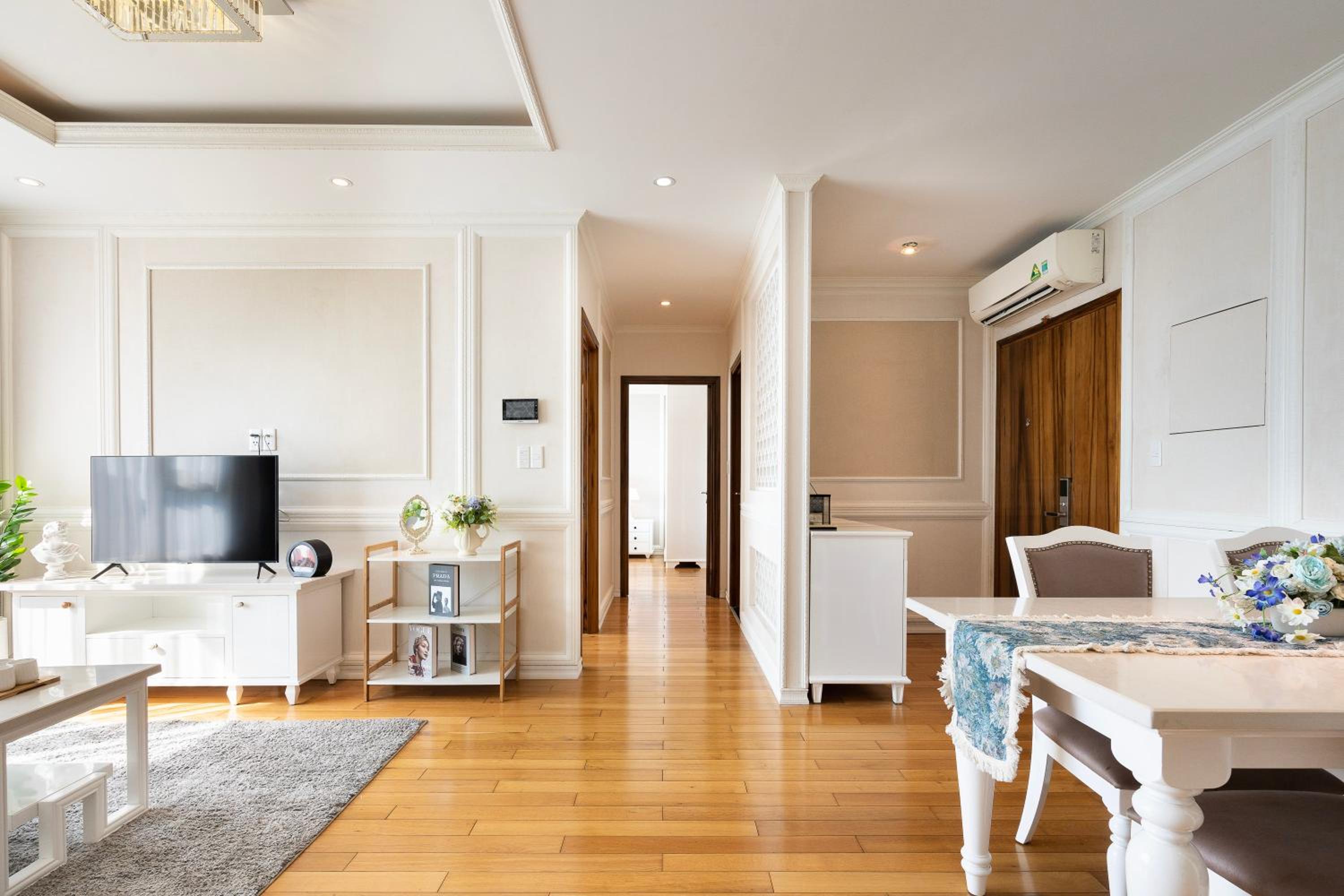 Leman Luxury 3 BR Apartment by Chloe
