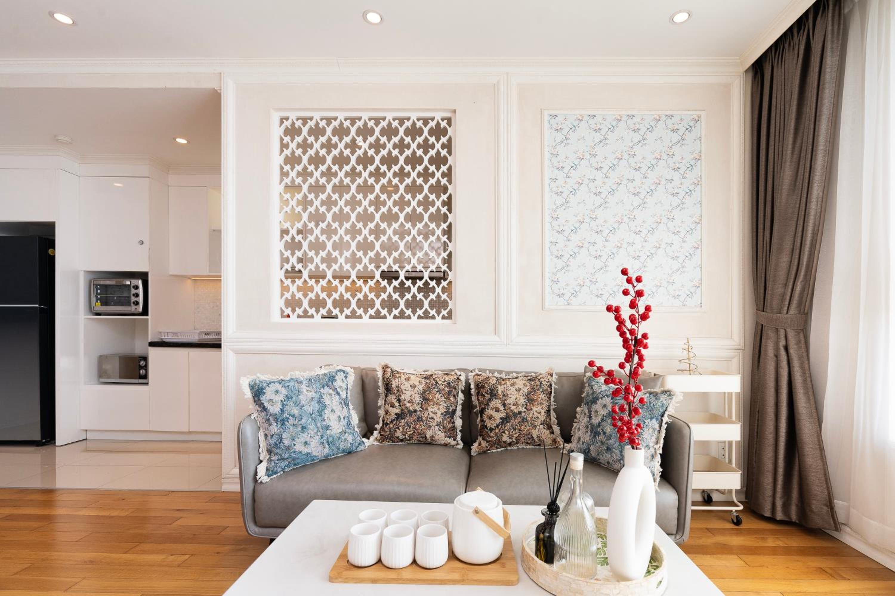 Leman Luxury 3 BR Apartment by Chloe