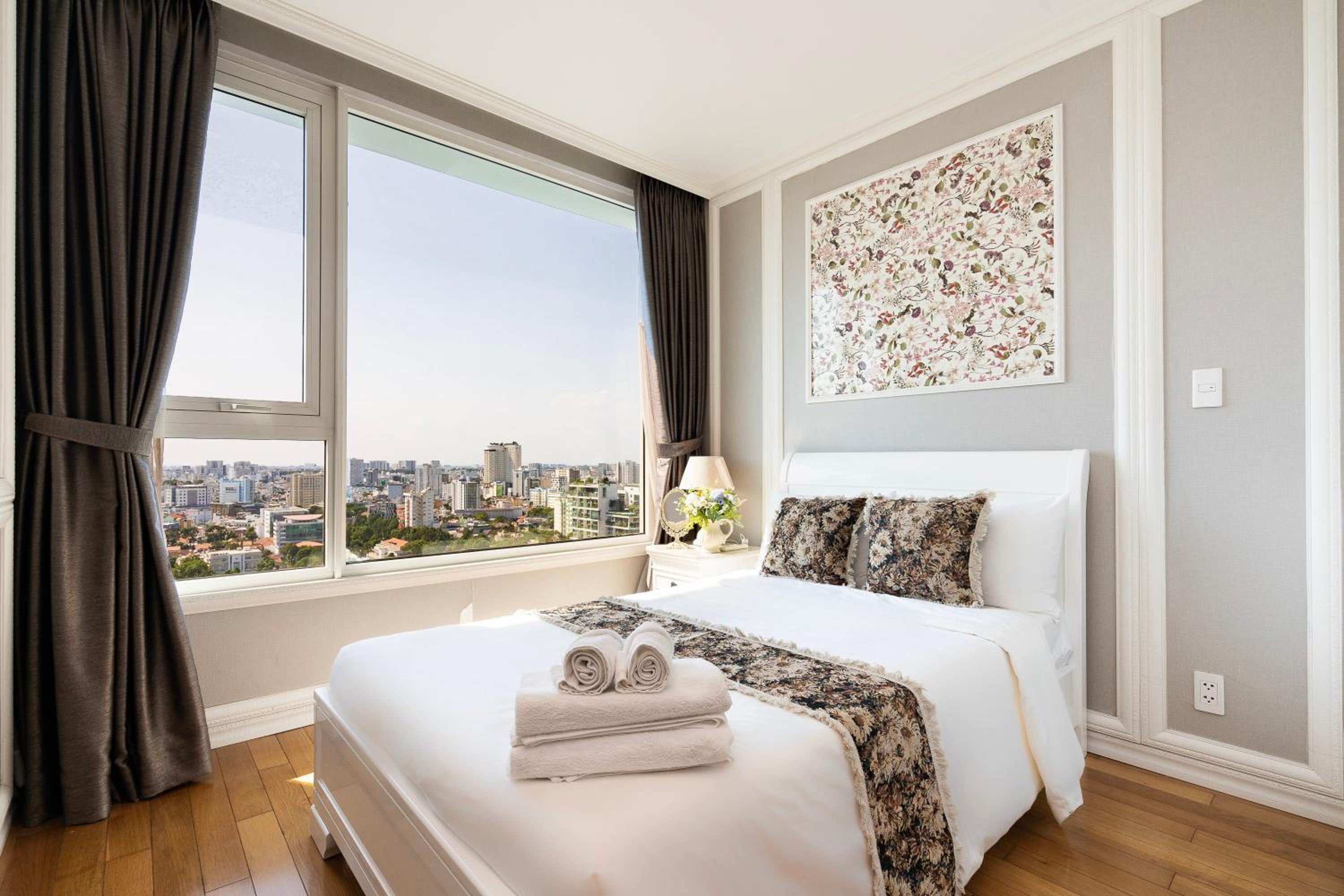 Leman Luxury 3 BR Apartment by Chloe