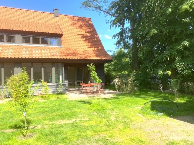 Helles Ferienhaus am Zenssee