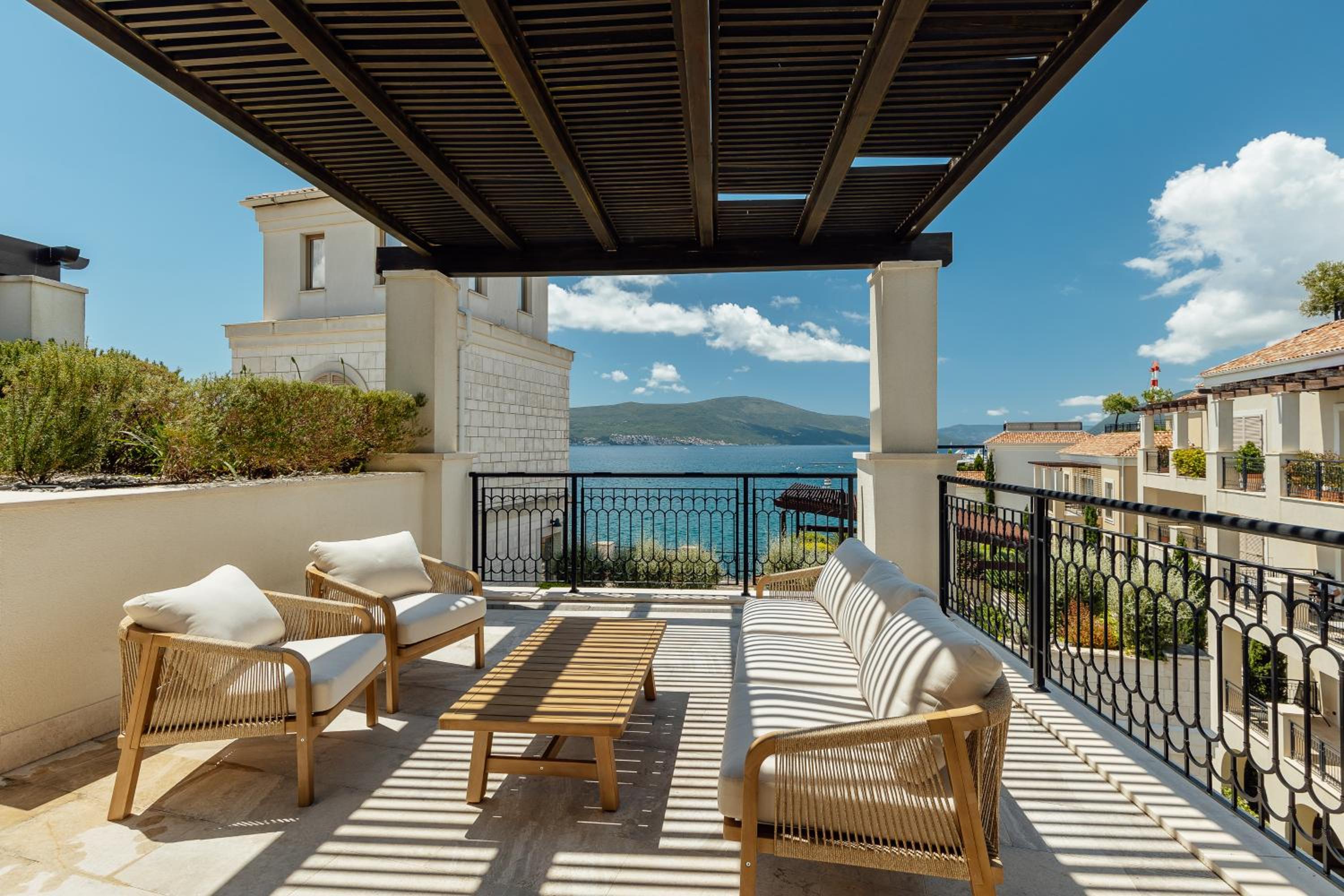 Luxurious Seafront Residence