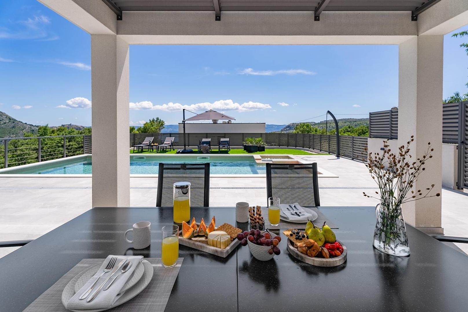 Villa River Hills with Heated pool with hydromassage, Gym view 4