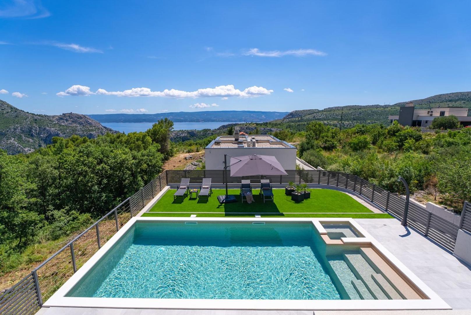 Villa River Hills with Heated pool with hydromassage, Gym view 5