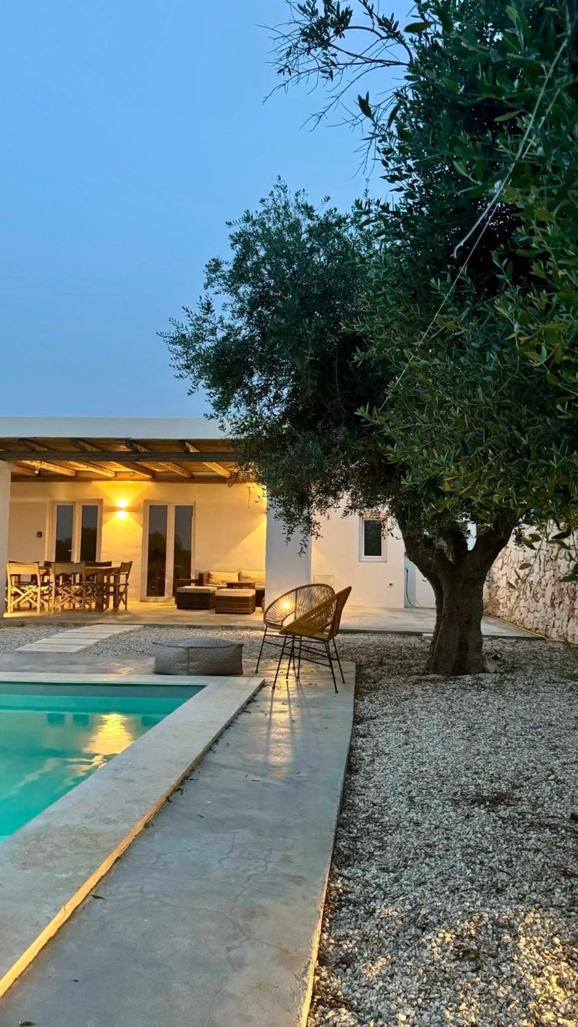 Villa Pupetta Ostuni 4 bedrooms 4 bathrooms - swimming pool view 3