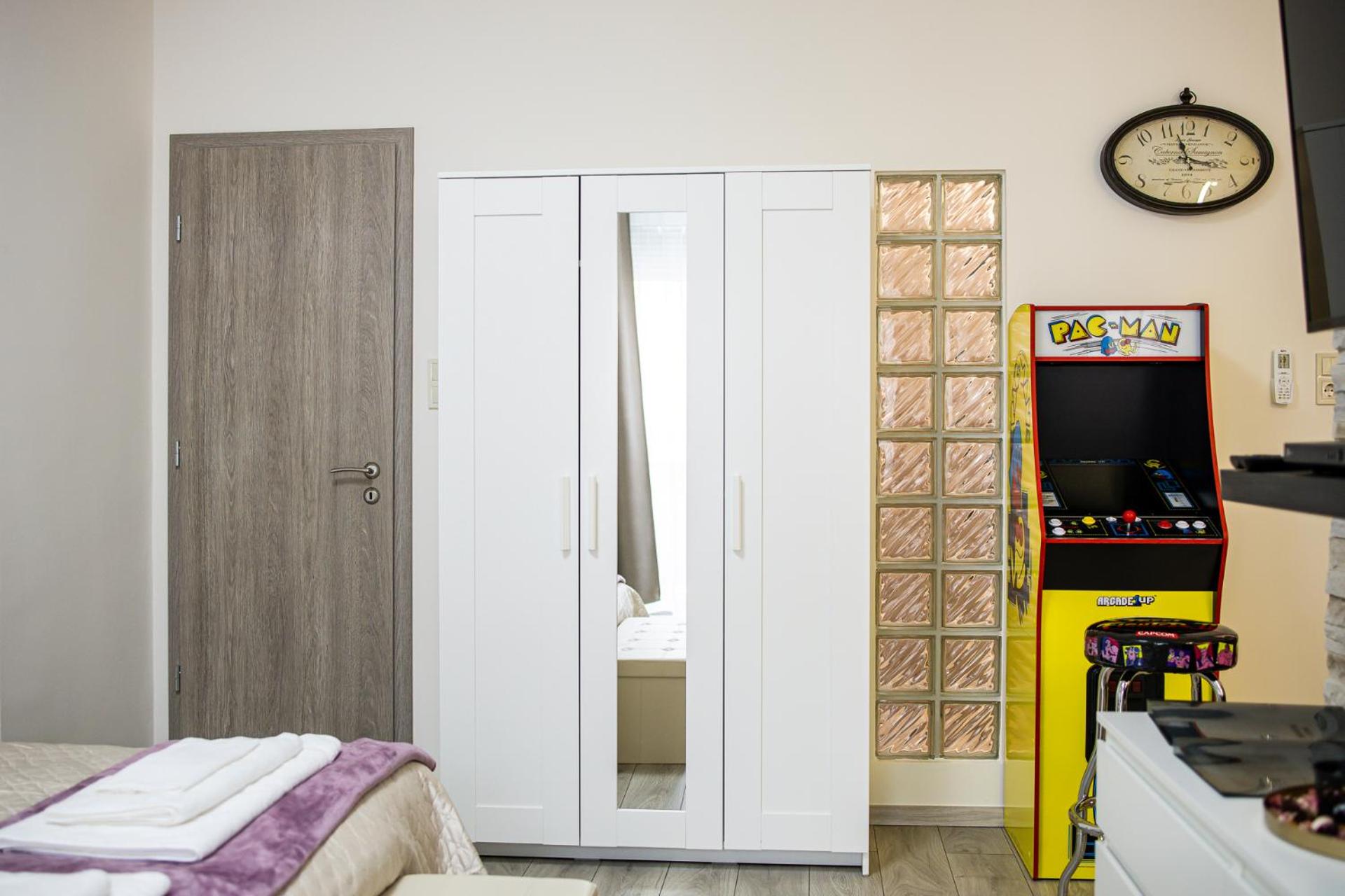 Galaxy Apartement Lift Parking