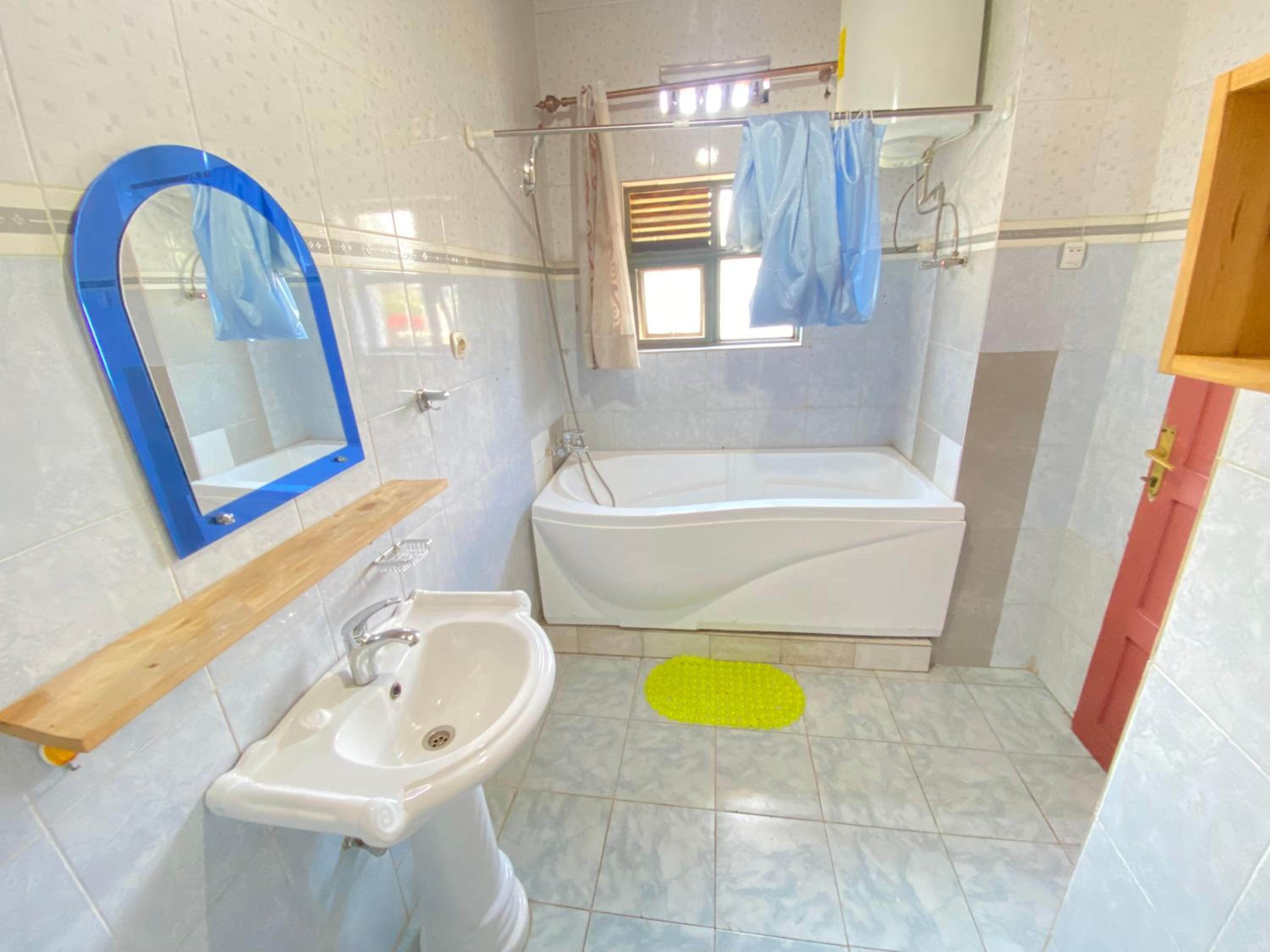 Beautiful spacious entire 4 bedrooms comfy house in Kimihurura view 5