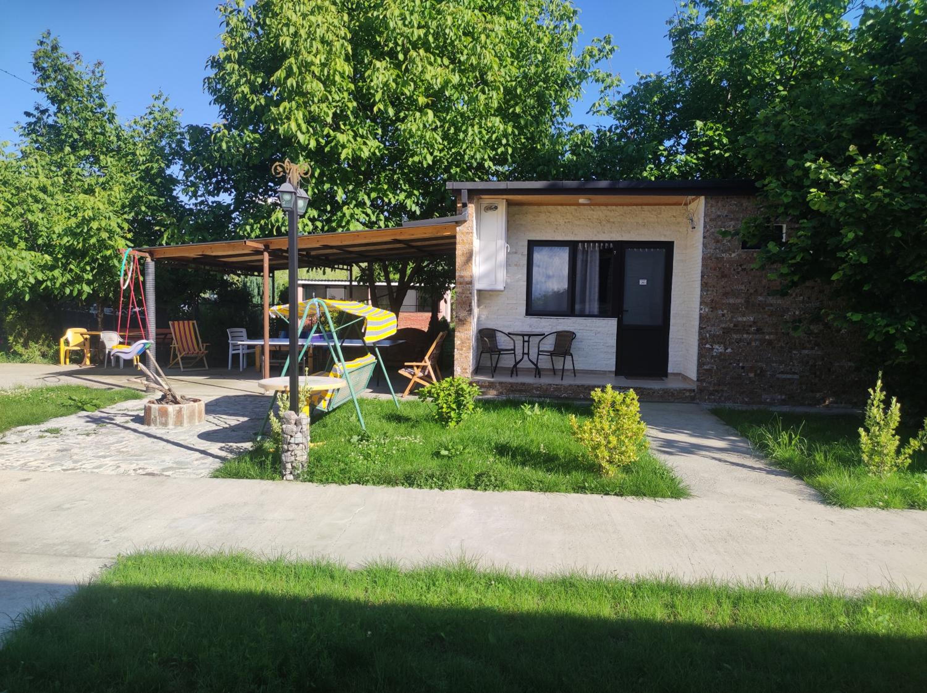 Ananuri Cottages