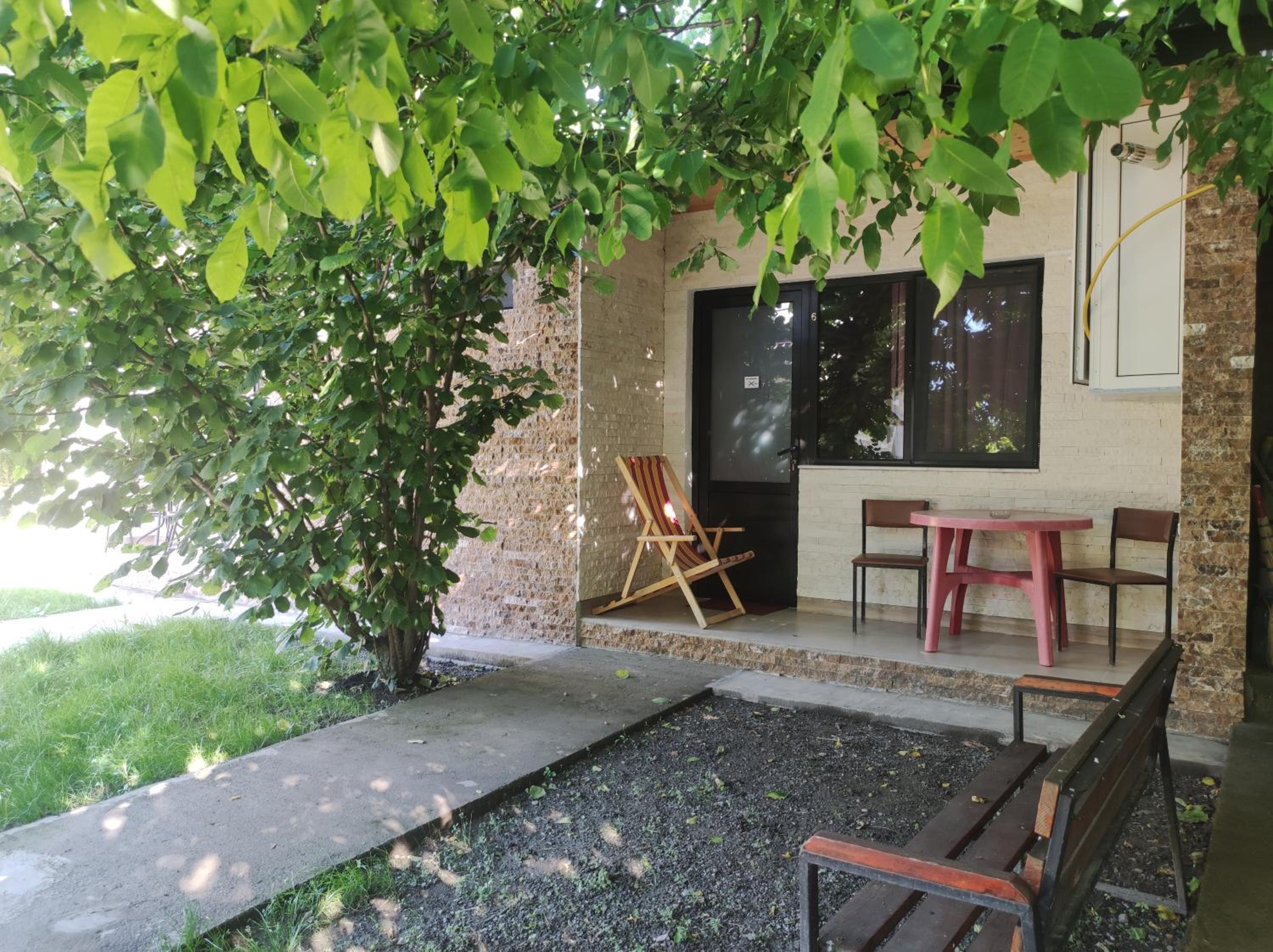 Ananuri Cottages