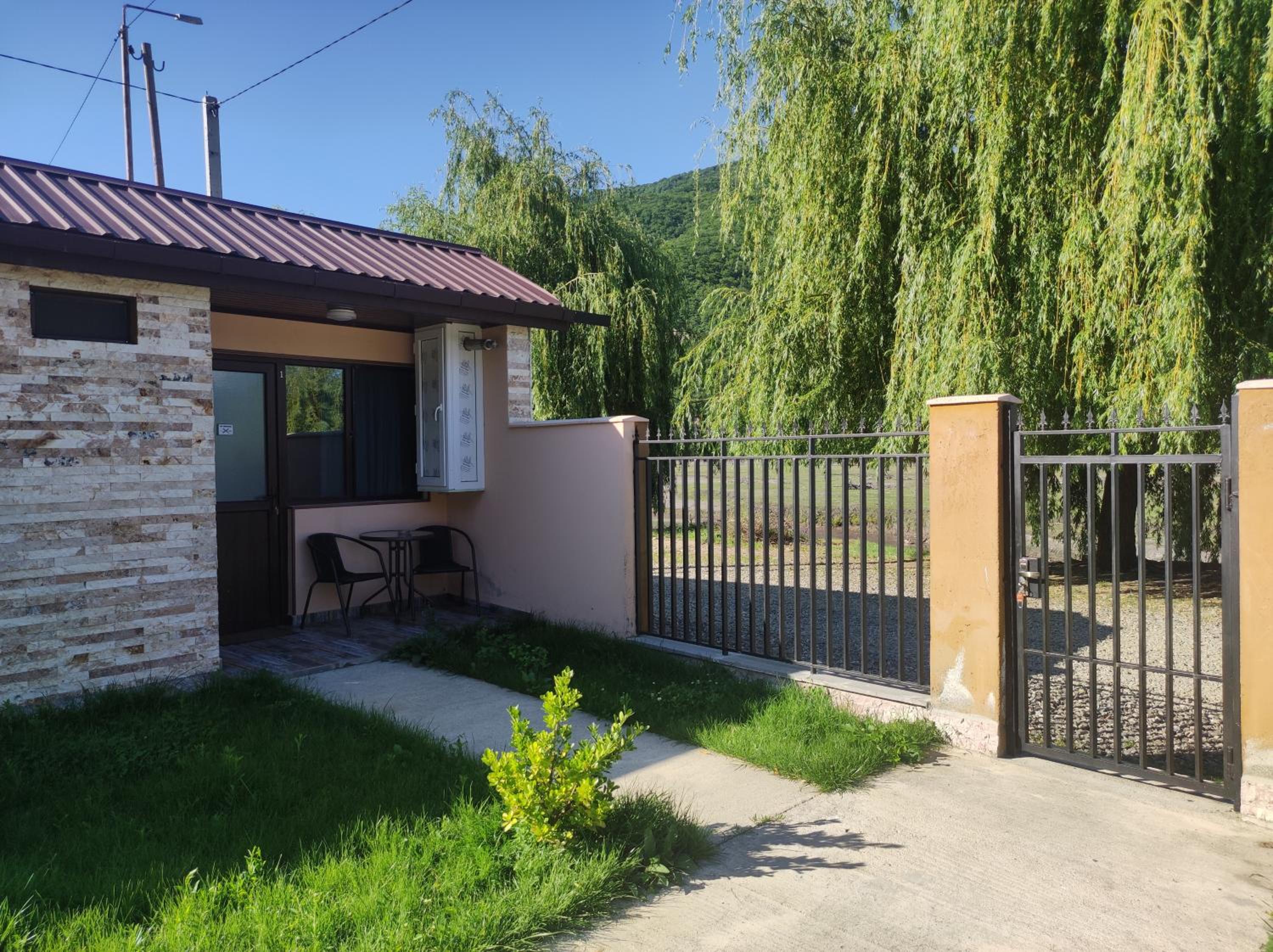 Ananuri Cottages