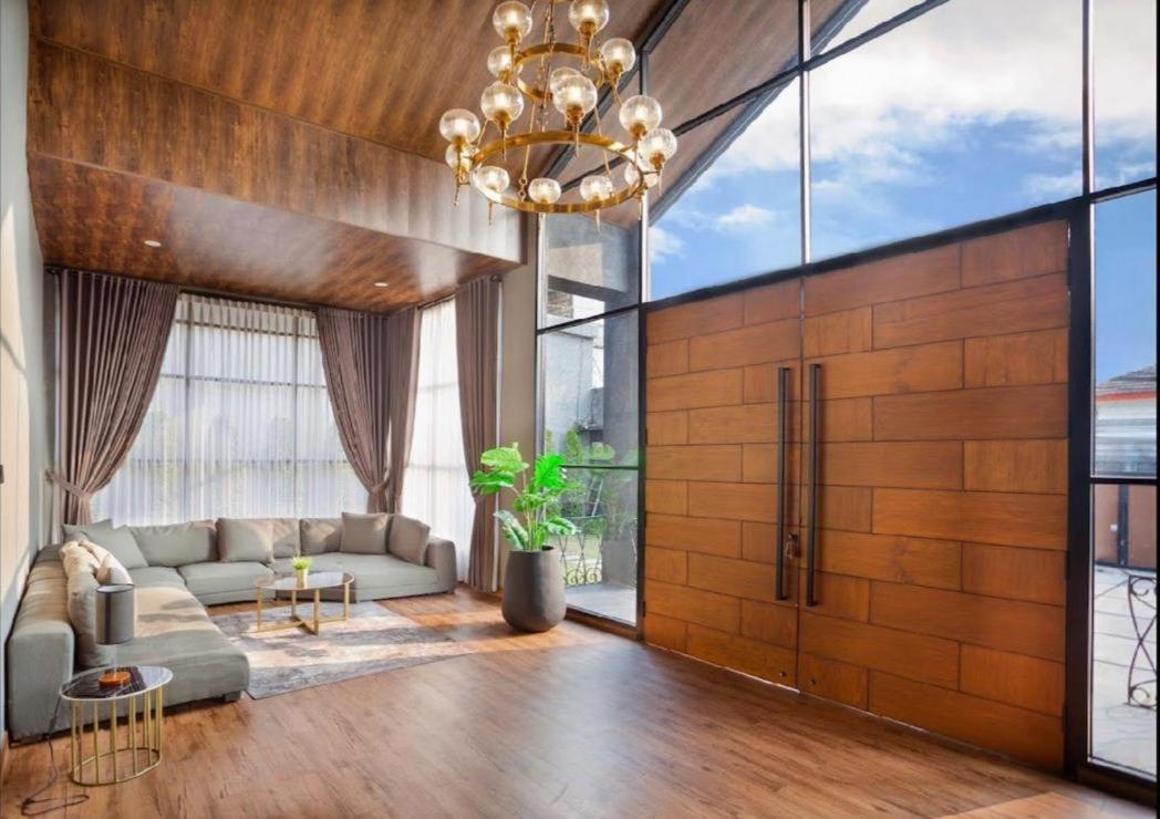 De Black Challet Villa view 4