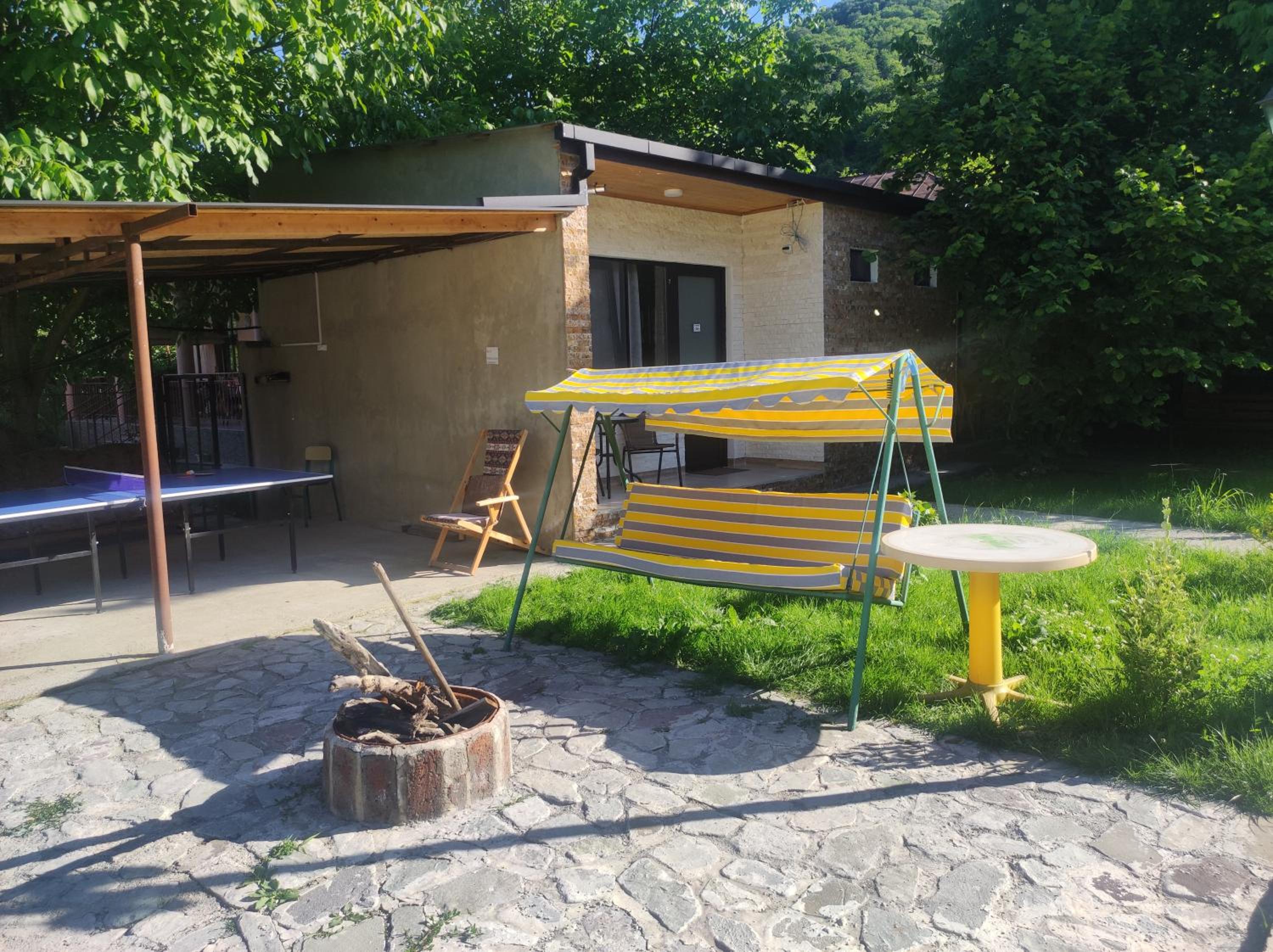 Ananuri Cottages