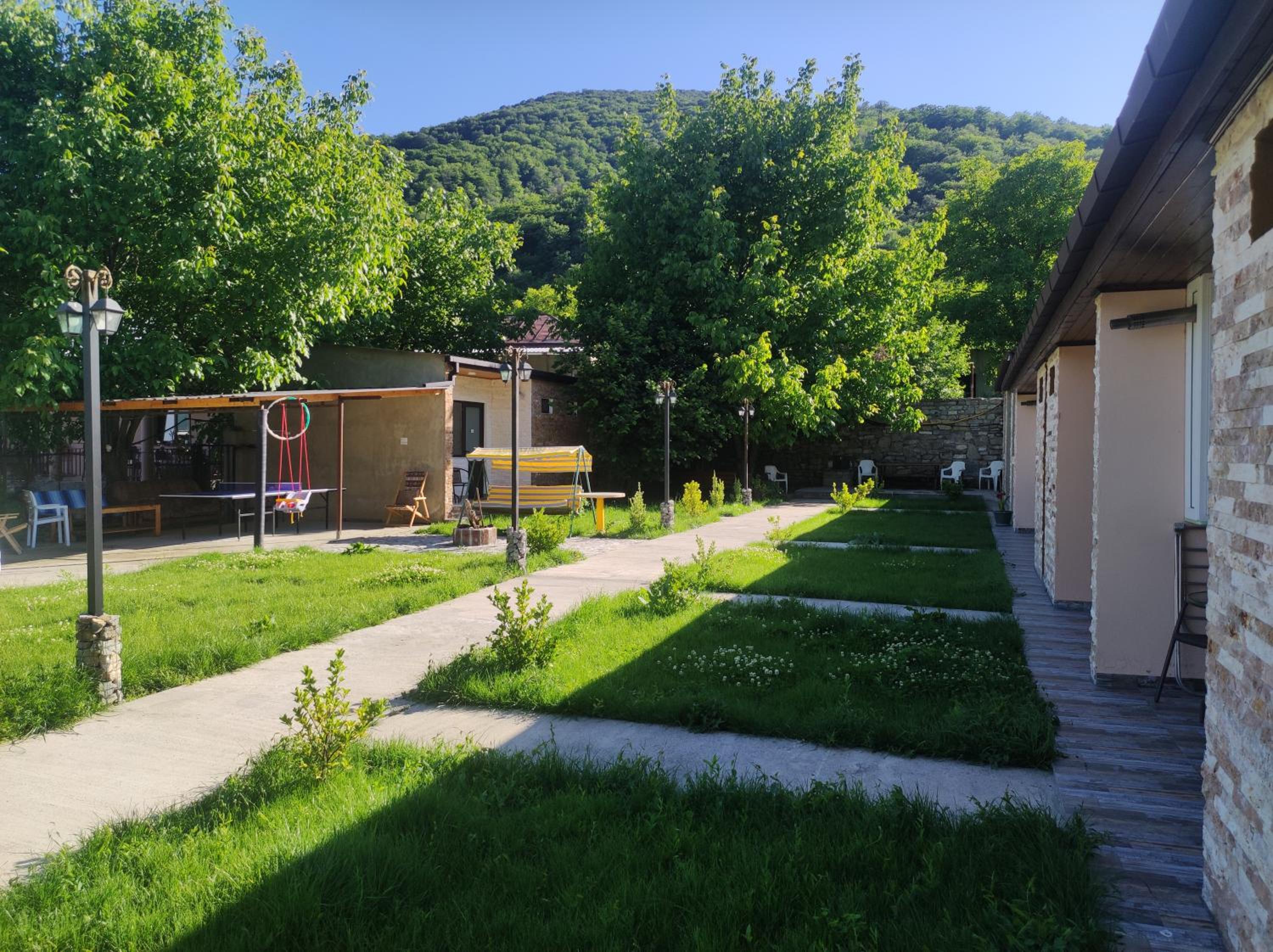 Ananuri Cottages