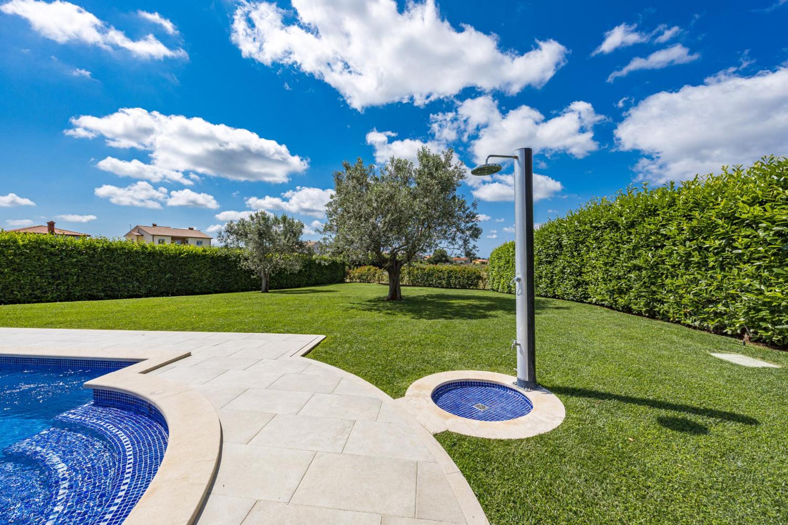 Villa De Flora with salt water pool & sea view near Fažana view 3