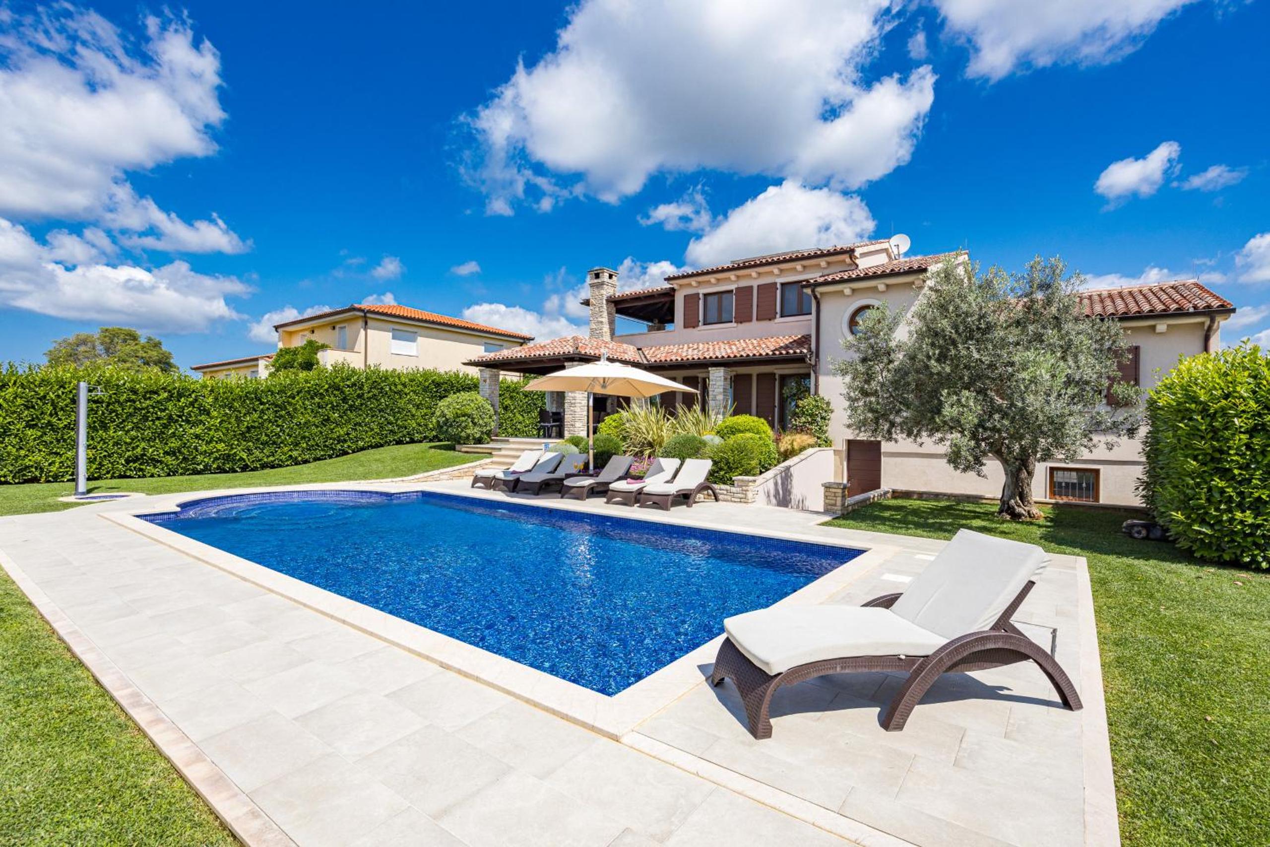 Villa De Flora with salt water pool & sea view near Fažana view 4