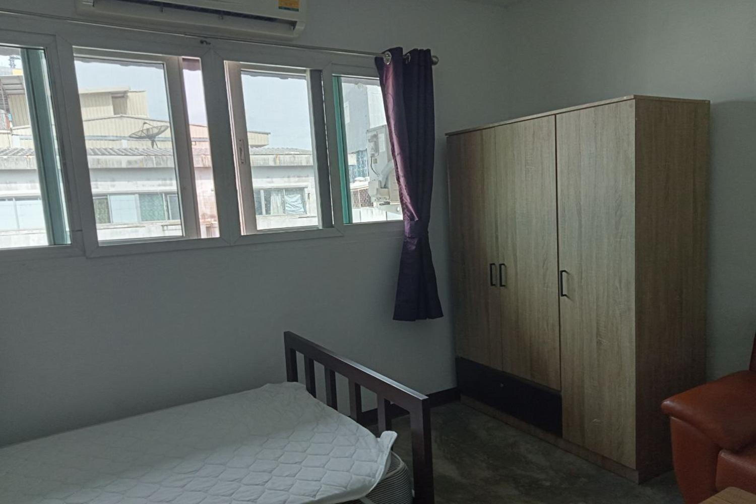 Sleep Dee Hostel