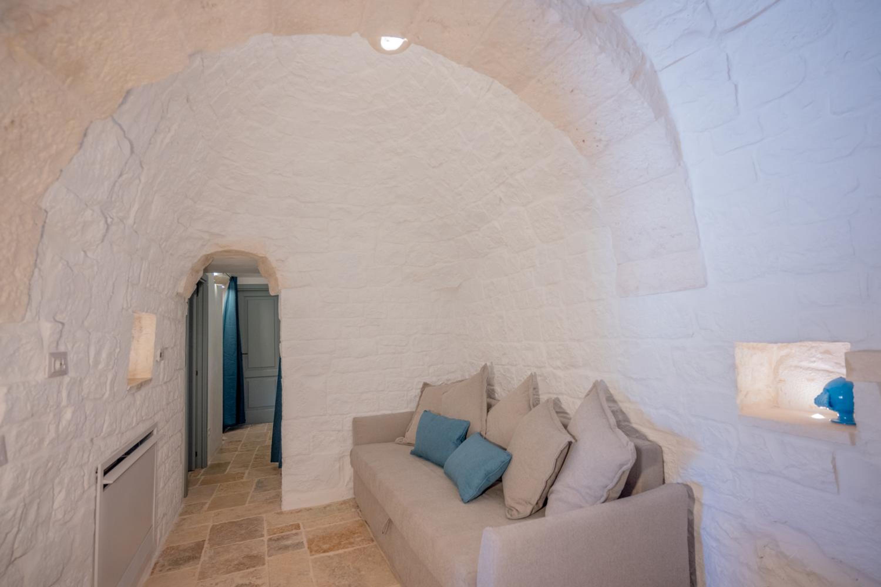 Luxury Trulli di Giulia, exclusive villa with private pool in Valle d'Itria, Puglia