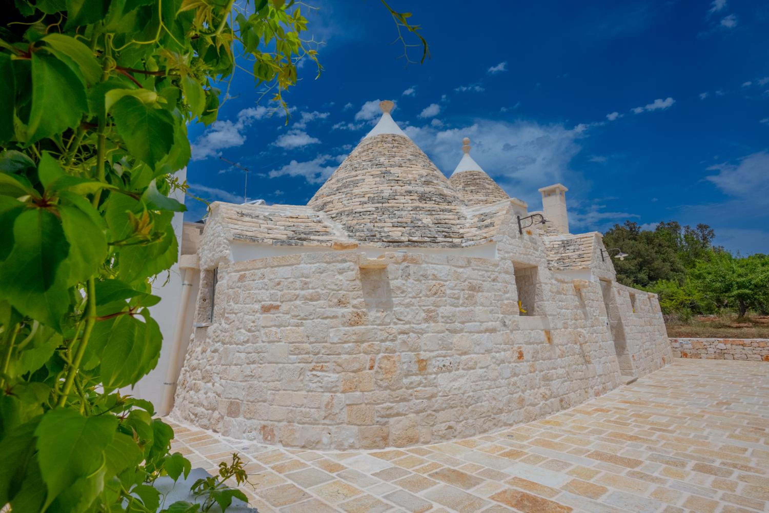Luxury Trulli di Giulia, exclusive villa with private pool in Valle d'Itria, Puglia