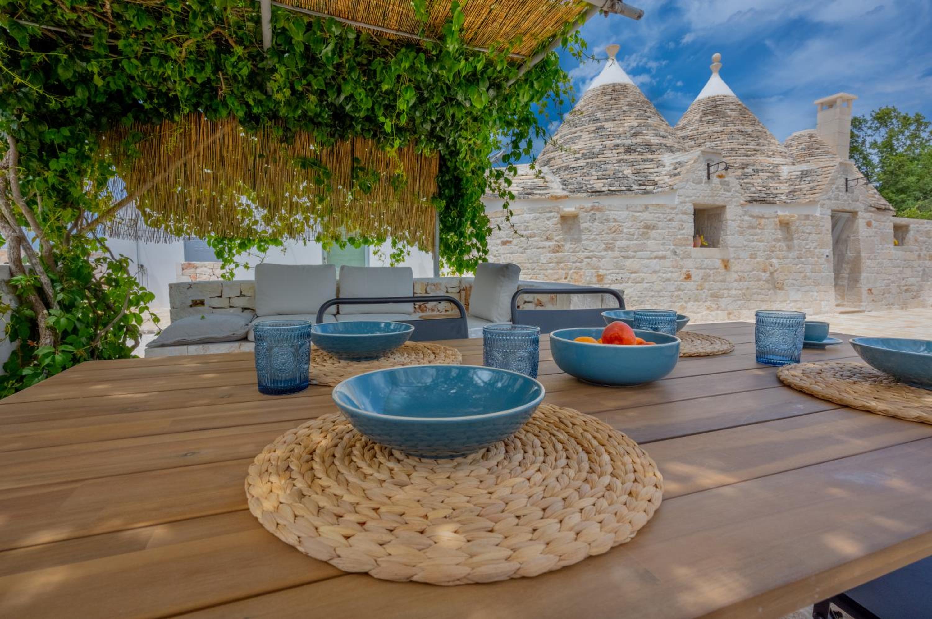 Luxury Trulli di Giulia, exclusive villa with private pool in Valle d'Itria, Puglia