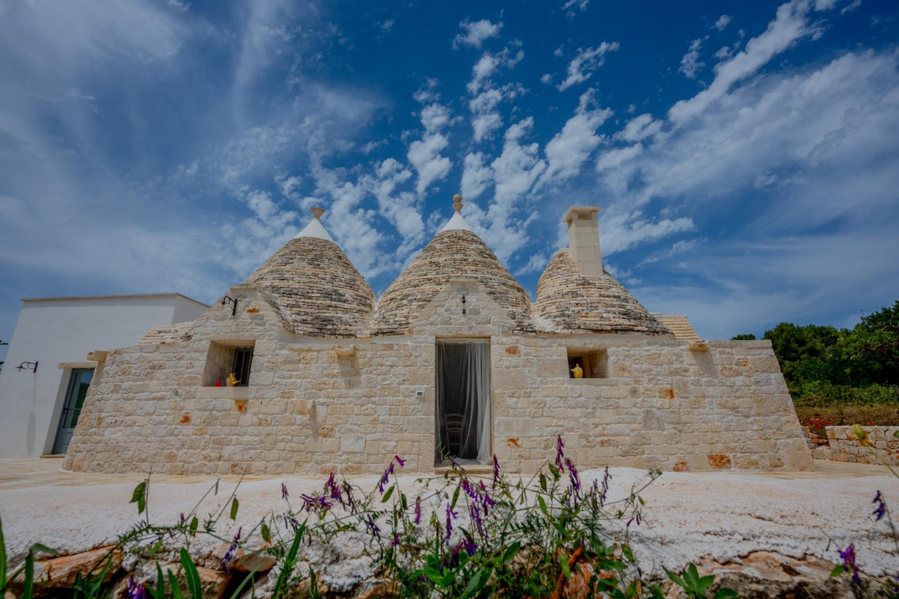 Luxury Trulli di Giulia, exclusive villa with private pool in Valle d'Itria, Puglia