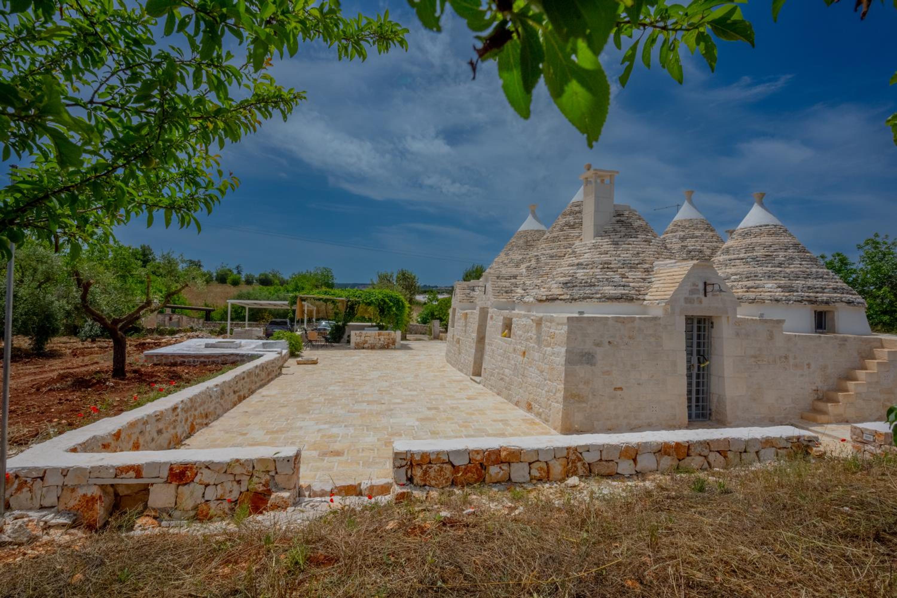 Luxury Trulli di Giulia, exclusive villa with private pool in Valle d'Itria, Puglia