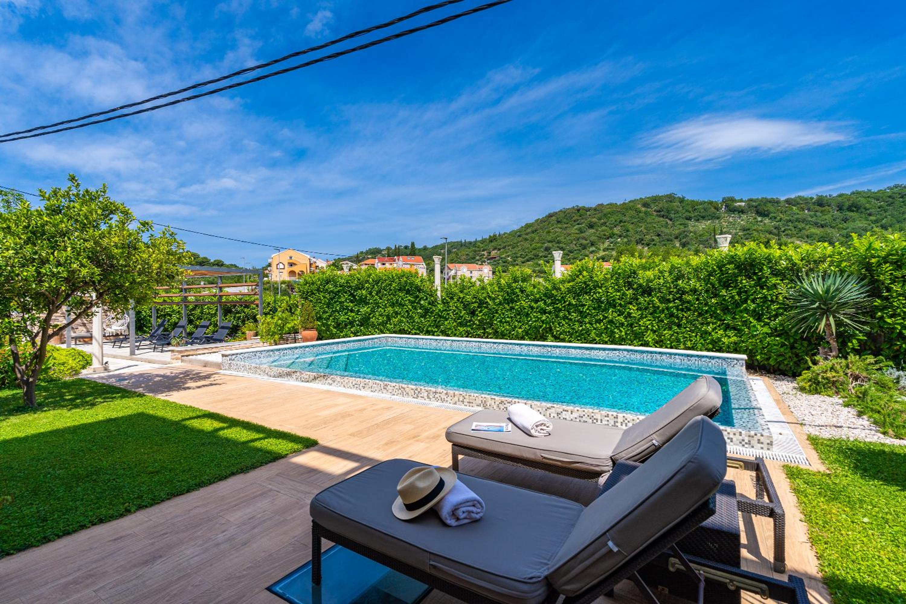 Villa Dolores Apartments