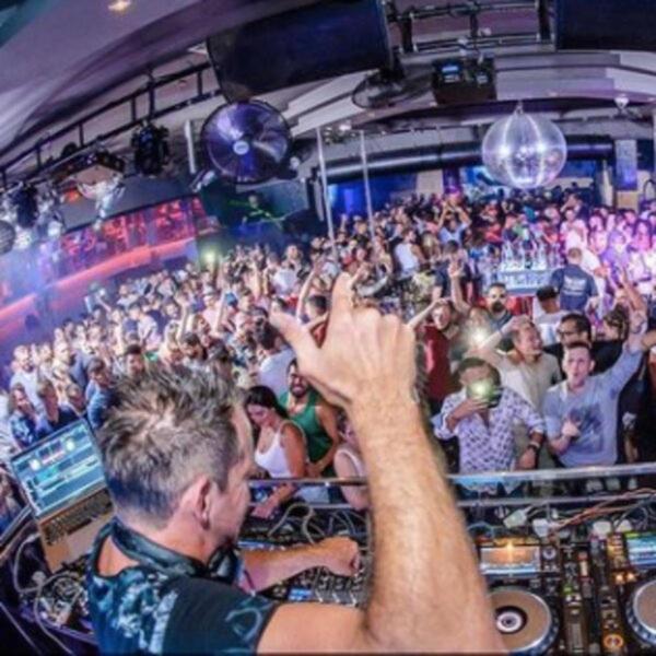 SPECIAL OFFER -70 Percent OFF - Sleep 5 - Best Location - Free Parking