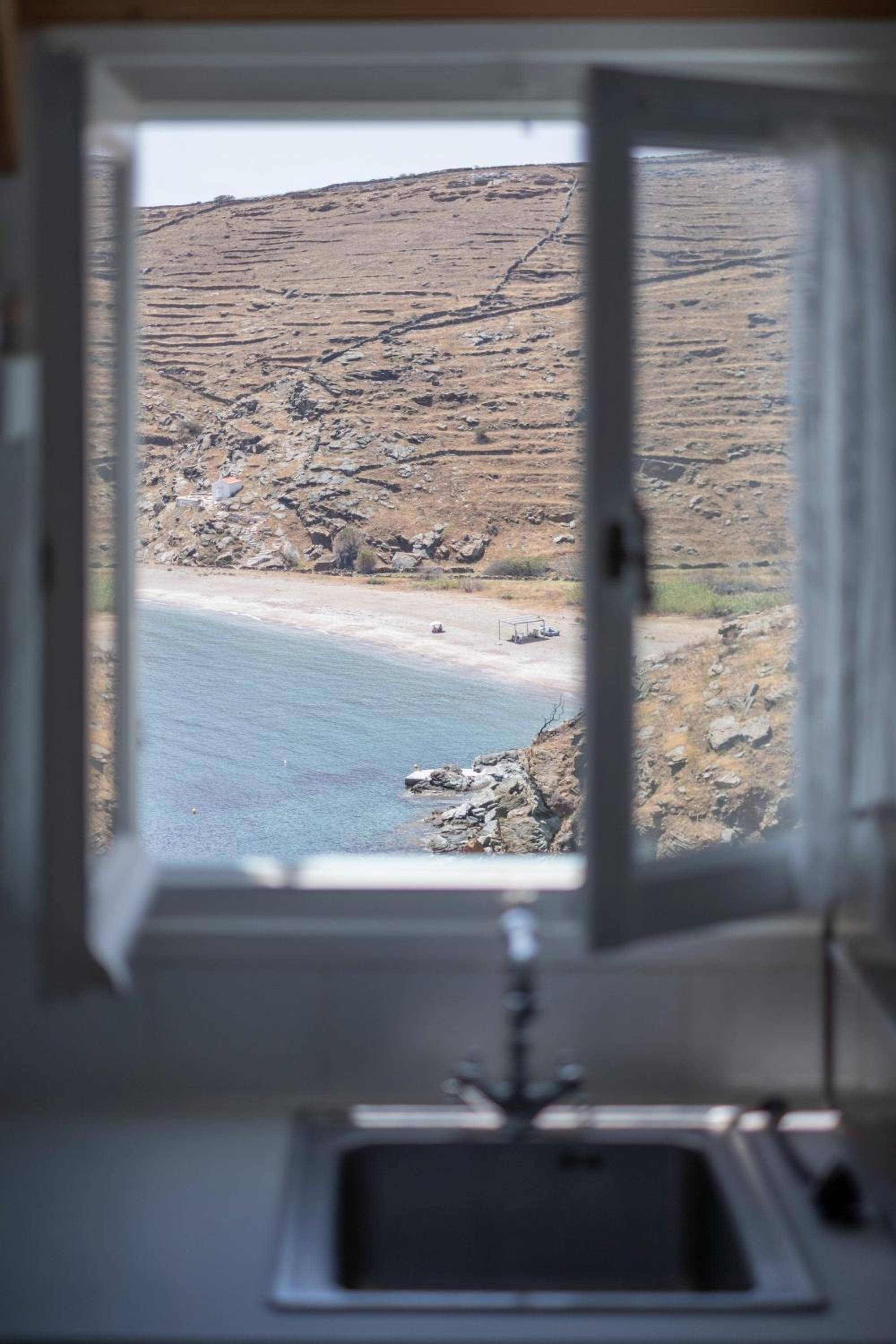 Kyon Beach Suites Kythnos view 4