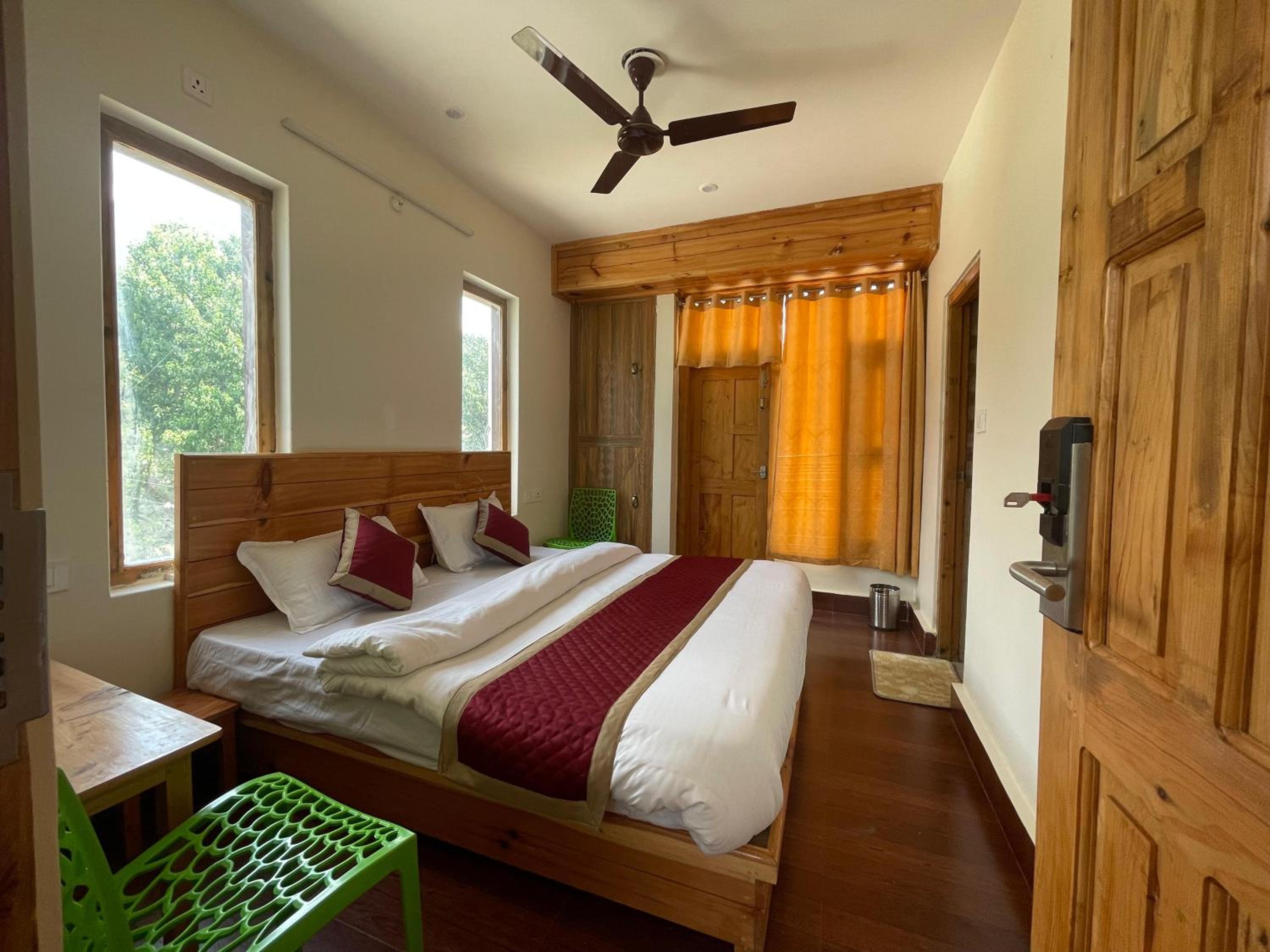 Hotel Diwan Sachpass Himalayan Brothers