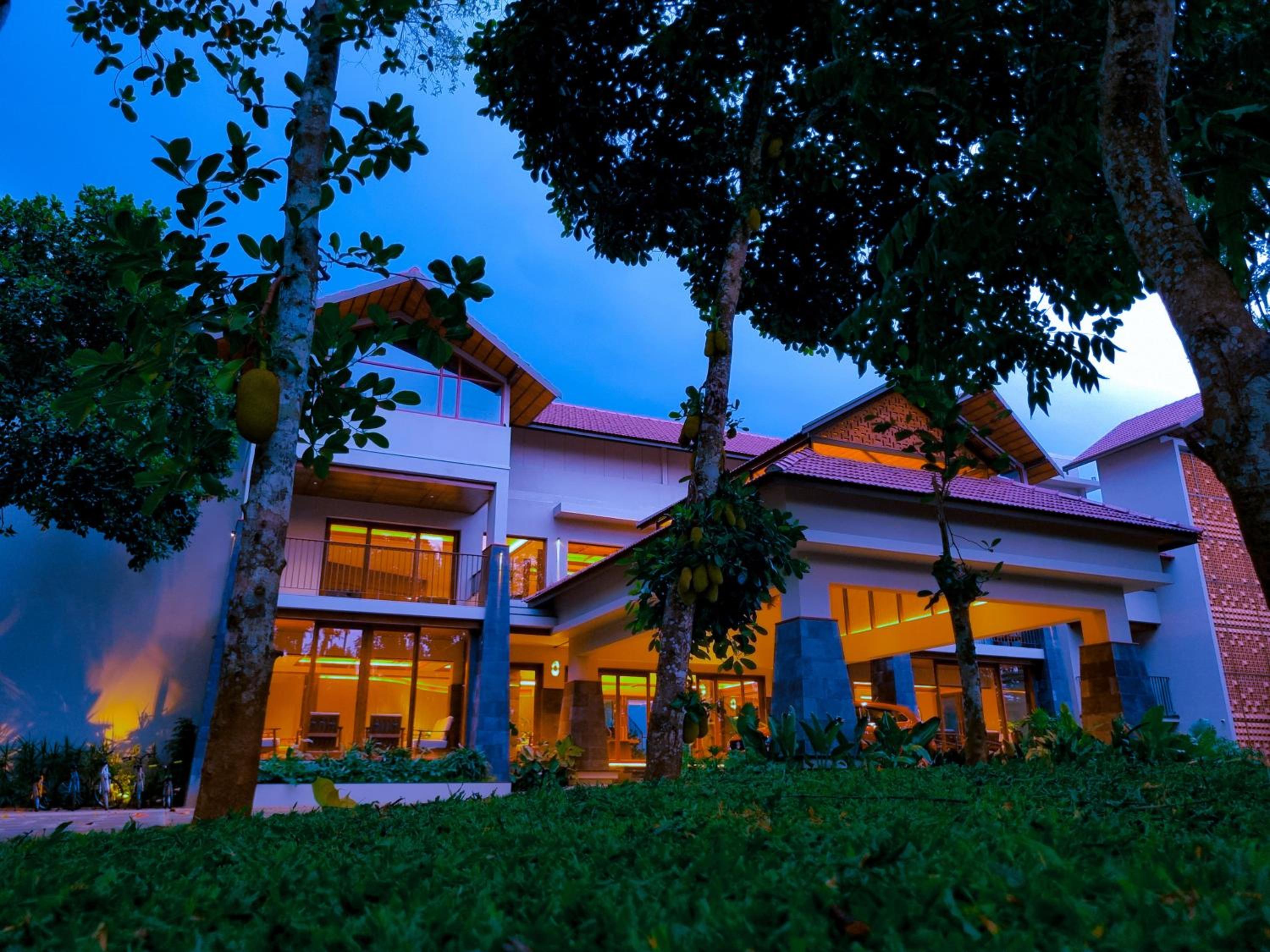 Sterling Lontano Waterfront Wayanad view 2