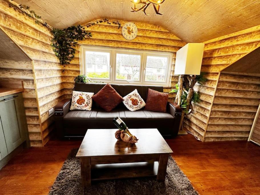 Squirrel Hideaway with Hot Tub in Formby, Liverpool