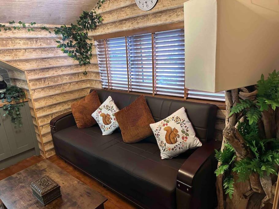 Squirrel Hideaway with Hot Tub in Formby, Liverpool