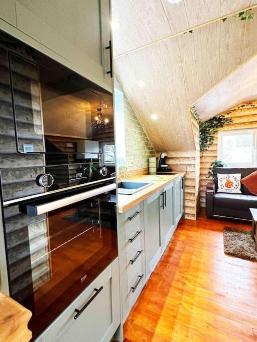 Squirrel Hideaway with Hot Tub in Formby, Liverpool