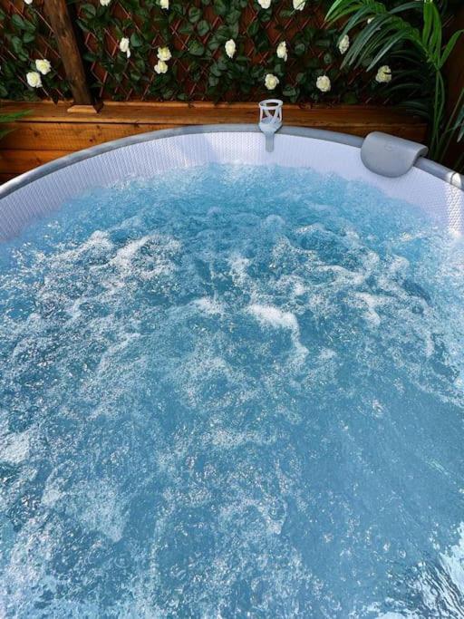 Squirrel Hideaway with Hot Tub in Formby, Liverpool