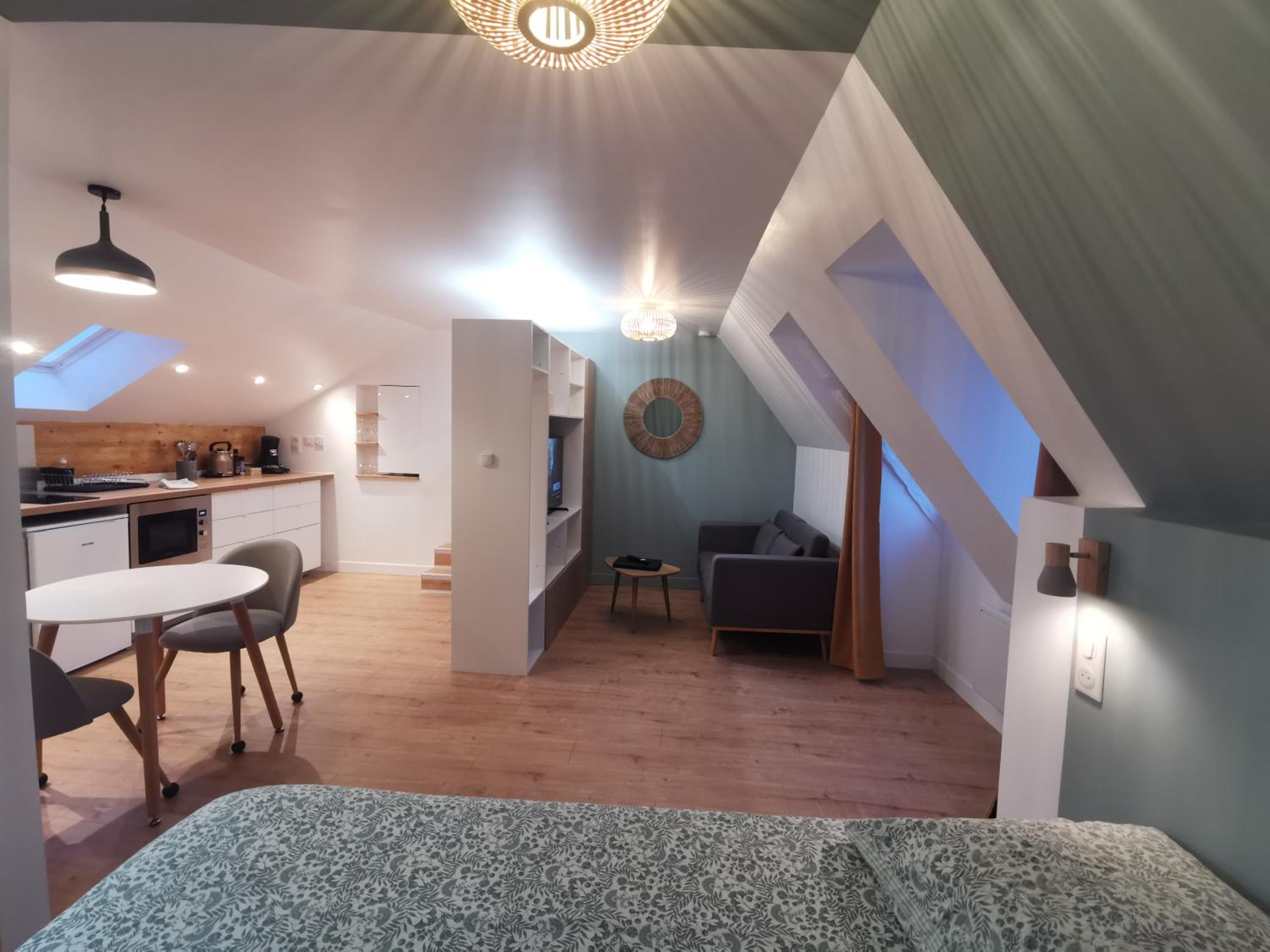 Les appartements du centre, 3 appartements avec CLIMATISATION, 4 appartements avec climatiseur mobile, refaits à neuf, 50m à pieds des commerces, restauran, photo 34