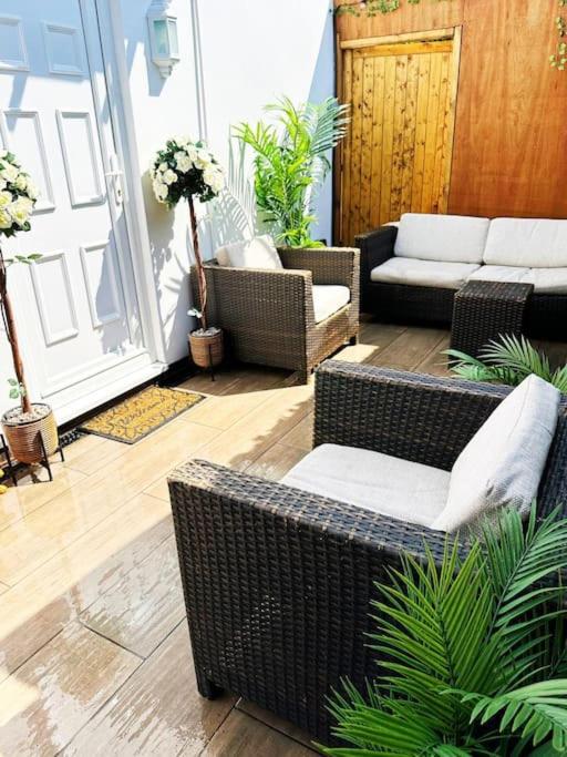 Squirrel Hideaway with Hot Tub in Formby, Liverpool
