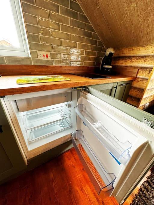 Squirrel Hideaway with Hot Tub in Formby, Liverpool
