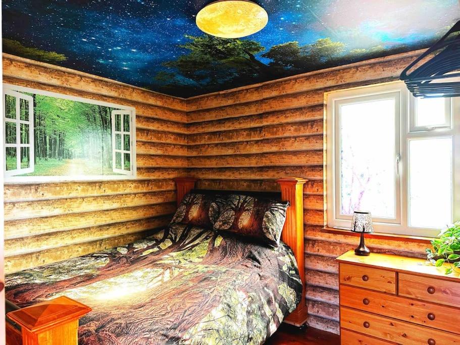 Squirrel Hideaway with Hot Tub in Formby, Liverpool