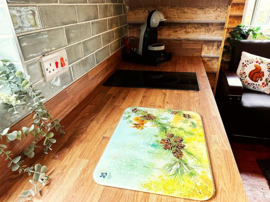 Squirrel Hideaway with Hot Tub in Formby, Liverpool