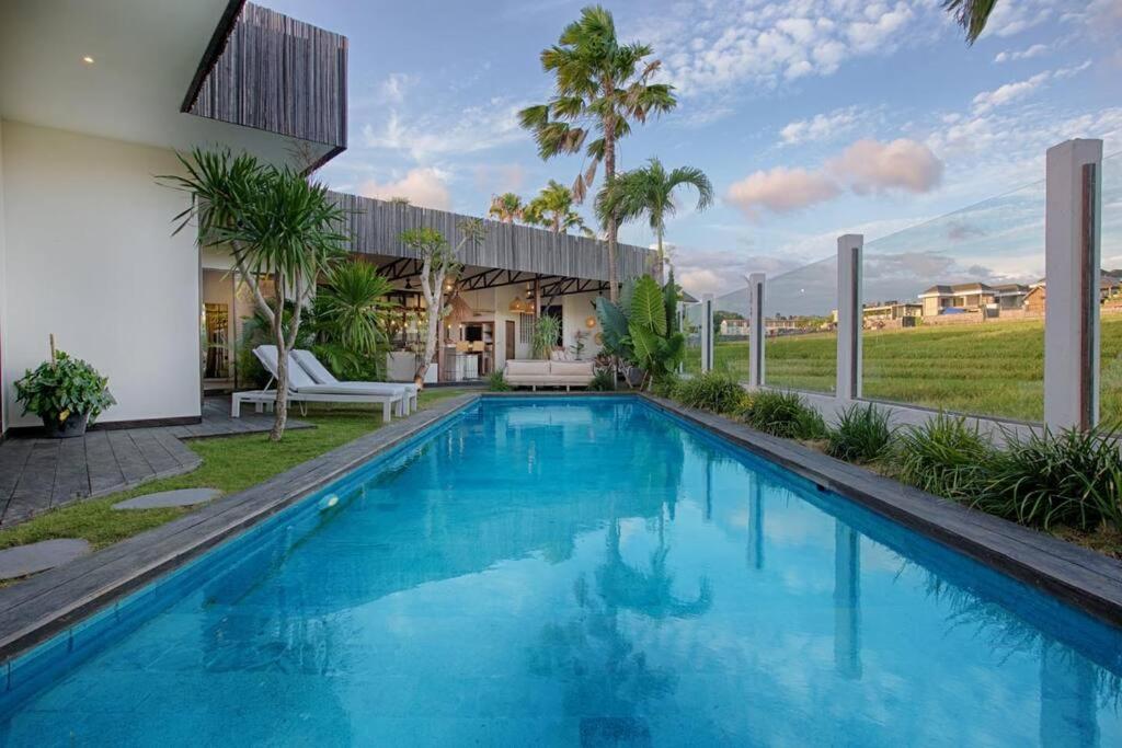 Villa Gaia - Brand new 4 bedrooms villa with rice field view view 2