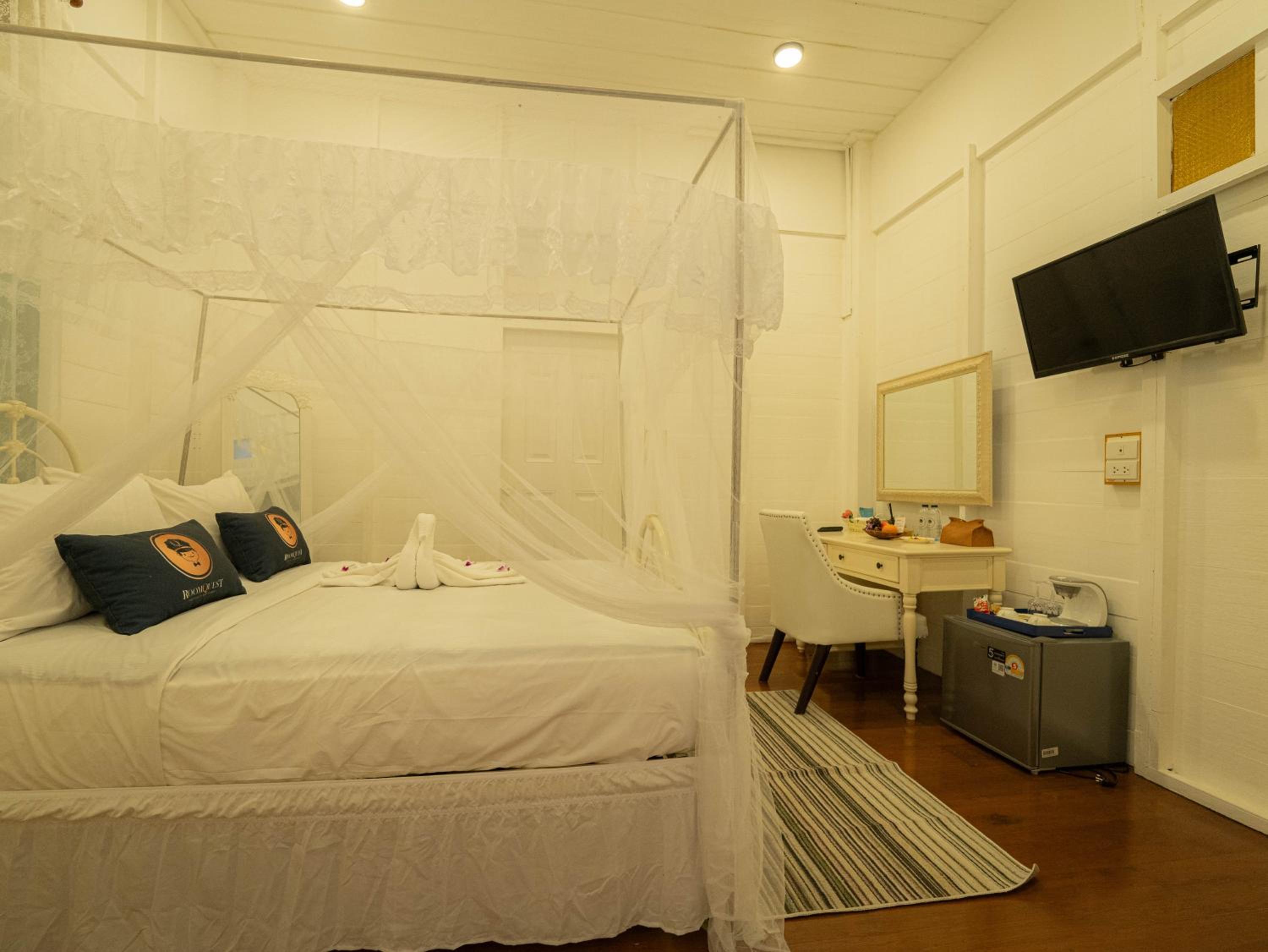 RoomQuest Baan Khun Phra The Iconic Residence view 4