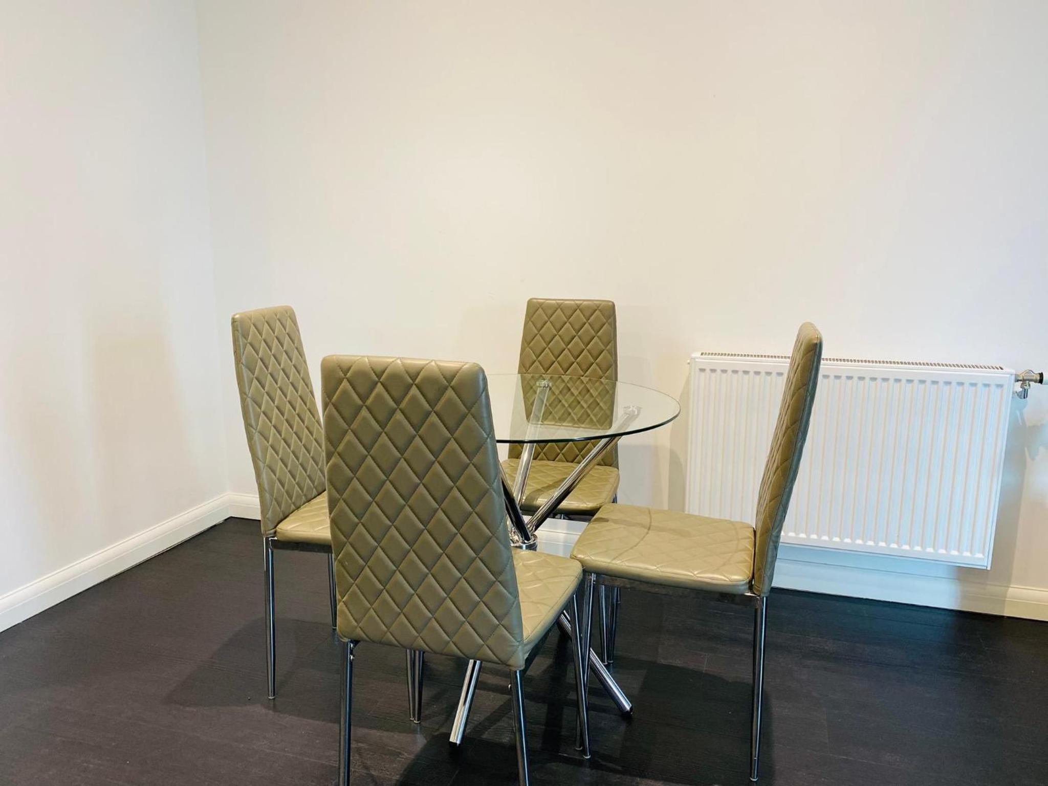 Luxury 2 bed Serviced apartment in Dartford Kent view 2