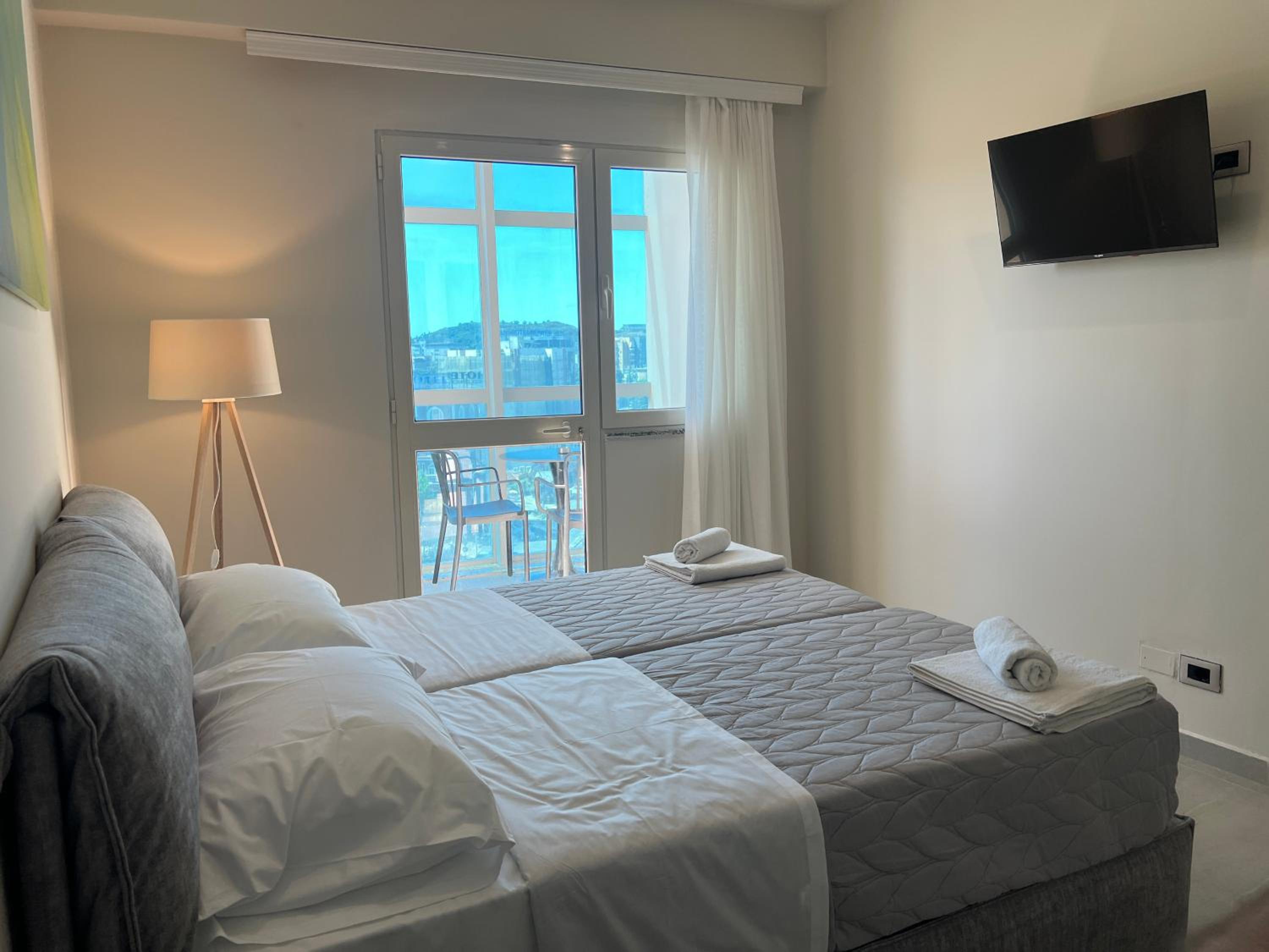 STAY-FIVE Modern Central Studios Self Check-in & Fast Wi-Fi