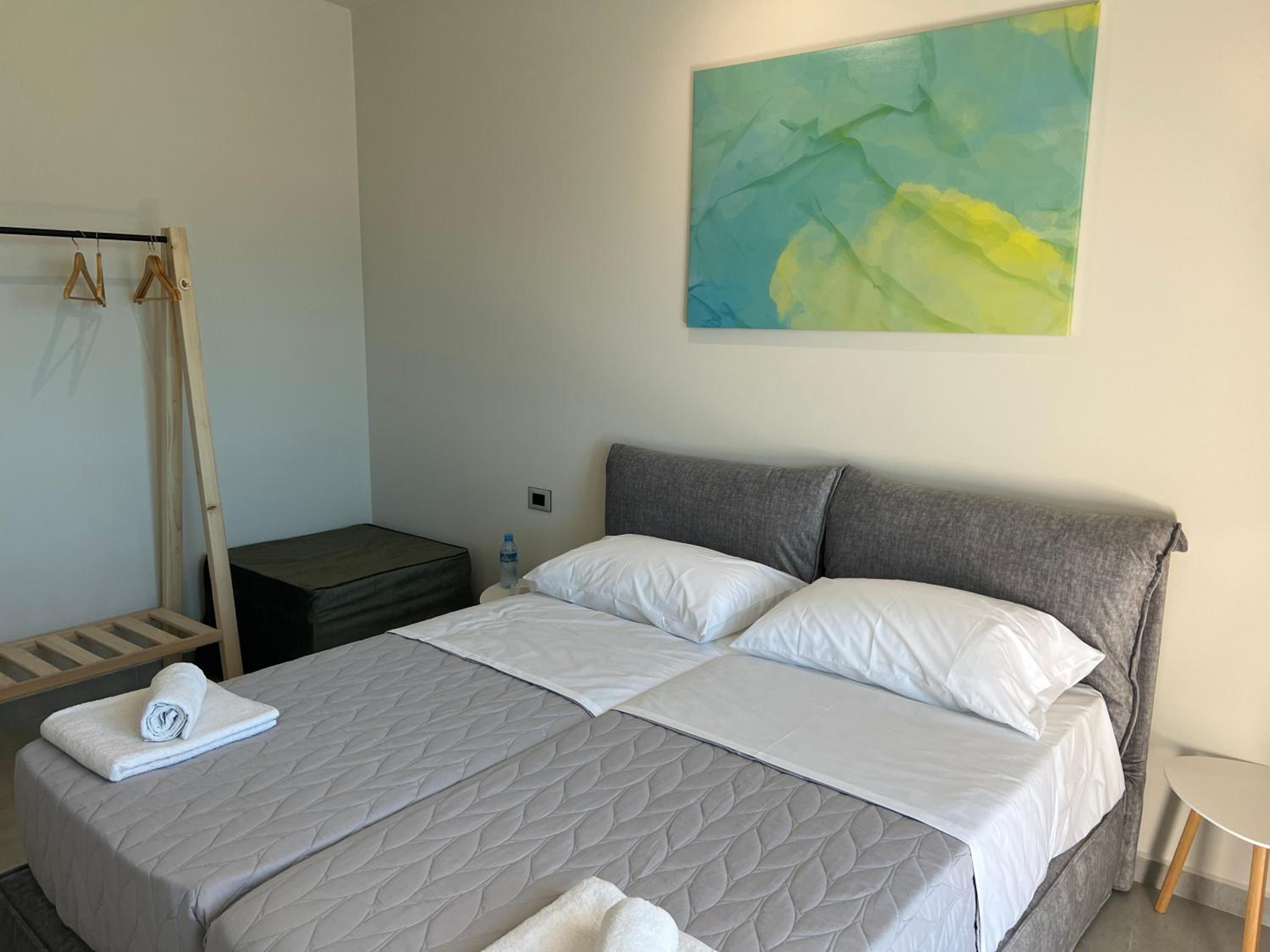 STAY-FIVE Modern Central Studios Self Check-in & Fast Wi-Fi
