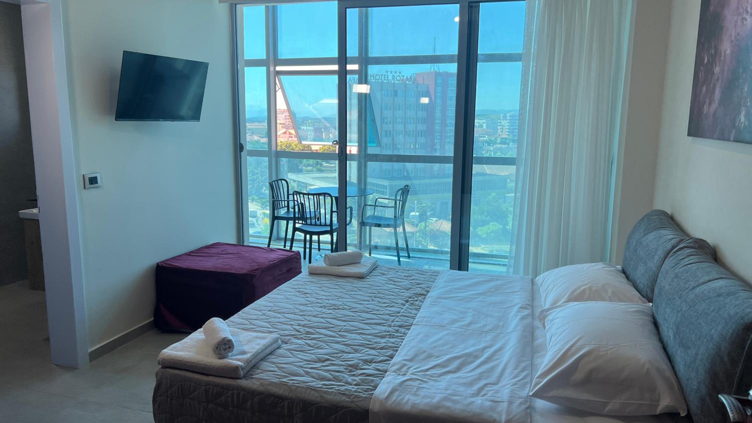 STAY-FIVE Modern Central Studios Self Check-in & Fast Wi-Fi