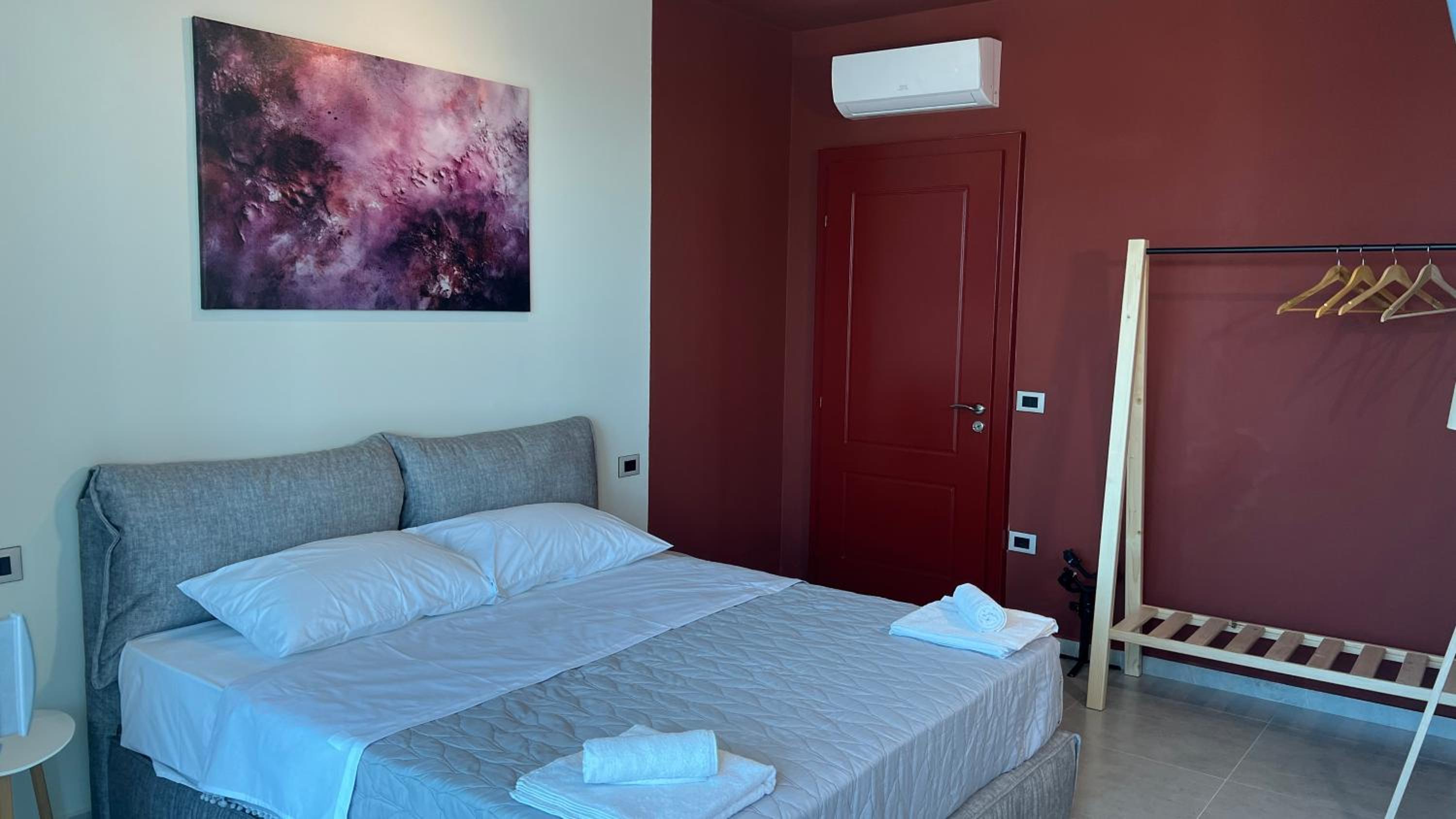 STAY-FIVE Modern Central Studios Self Check-in & Fast Wi-Fi