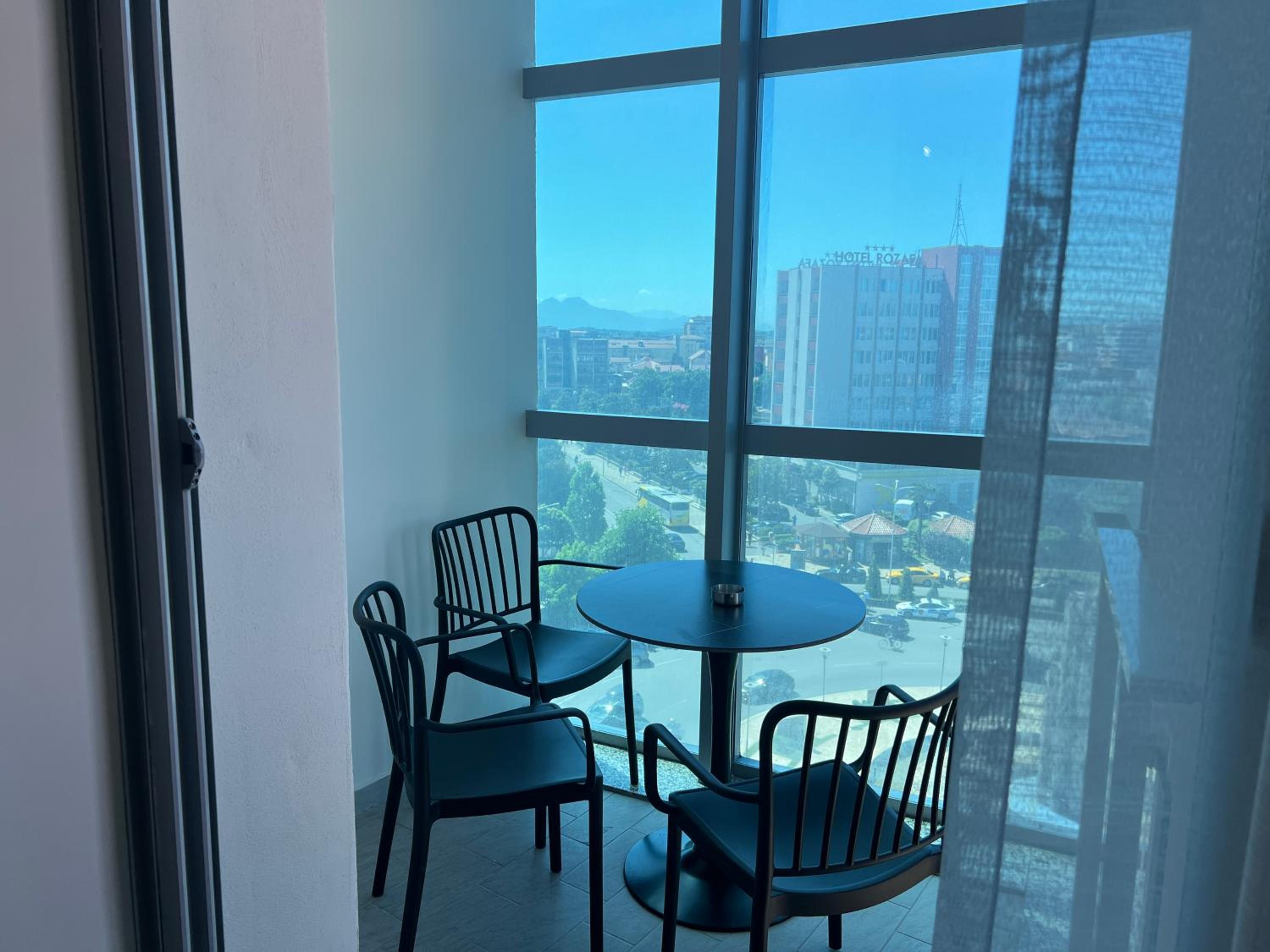 STAY-FIVE Modern Central Studios Self Check-in & Fast Wi-Fi