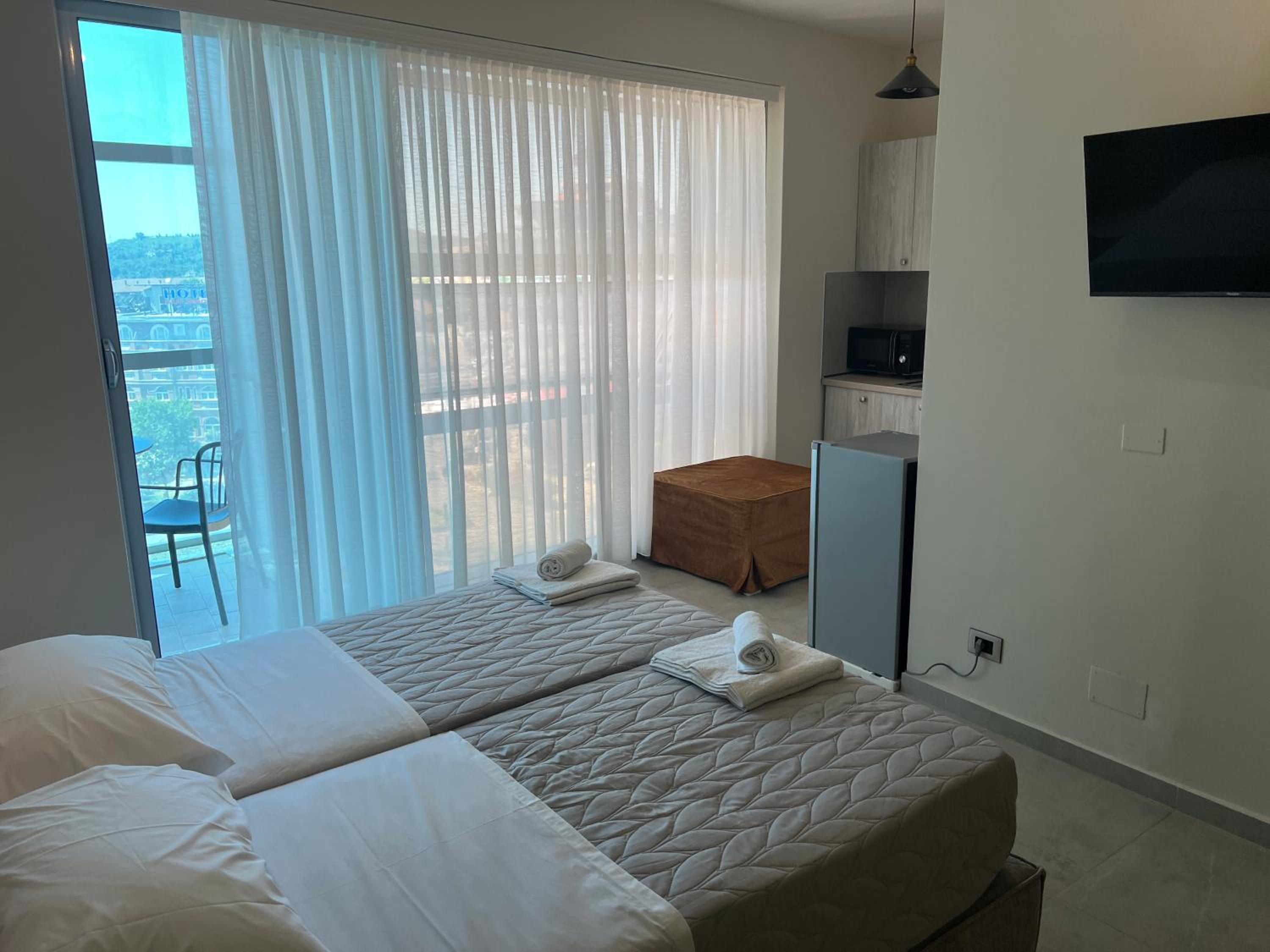 STAY-FIVE Modern Central Studios Self Check-in & Fast Wi-Fi