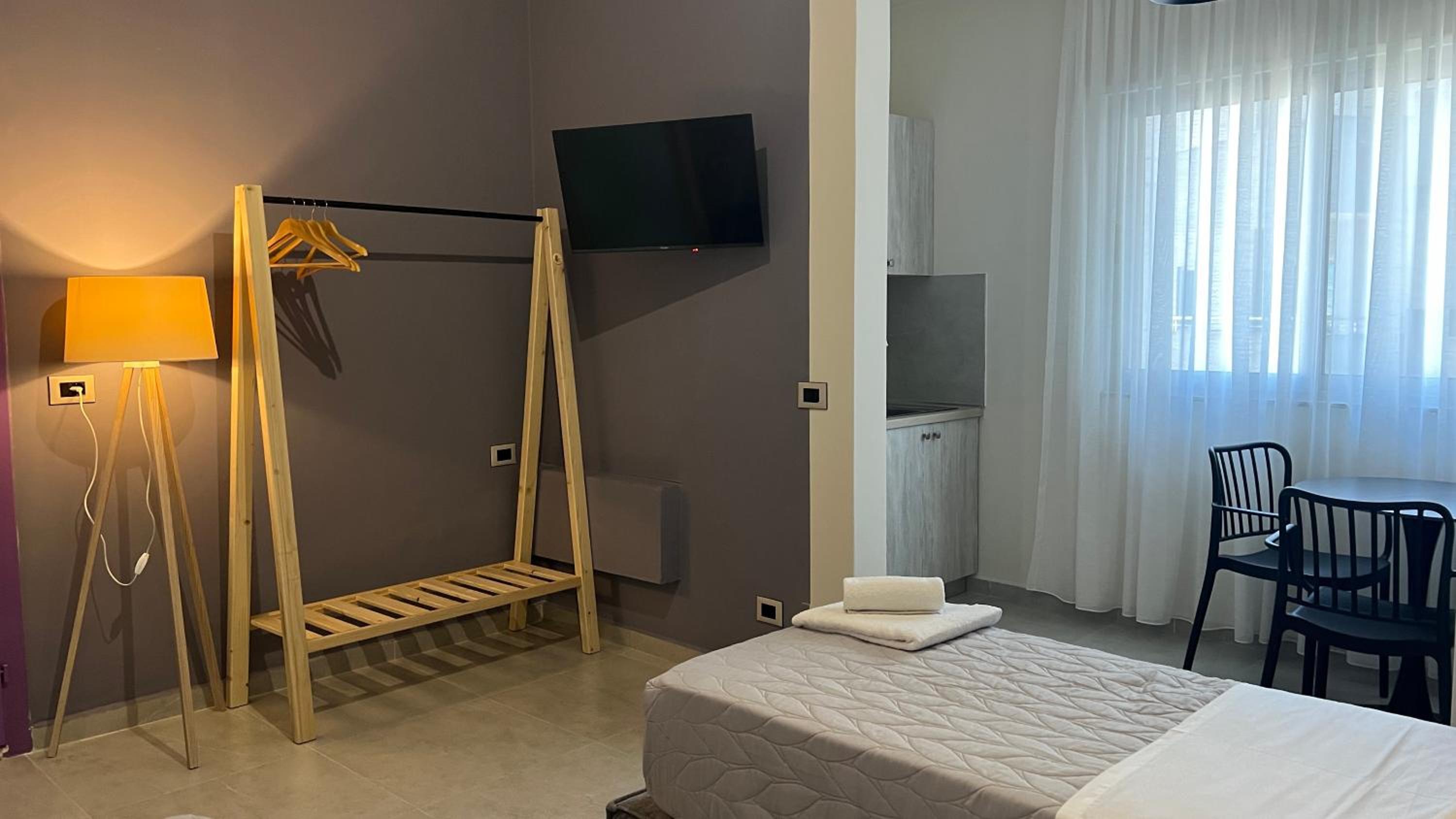 STAY-FIVE Modern Central Studios Self Check-in & Fast Wi-Fi